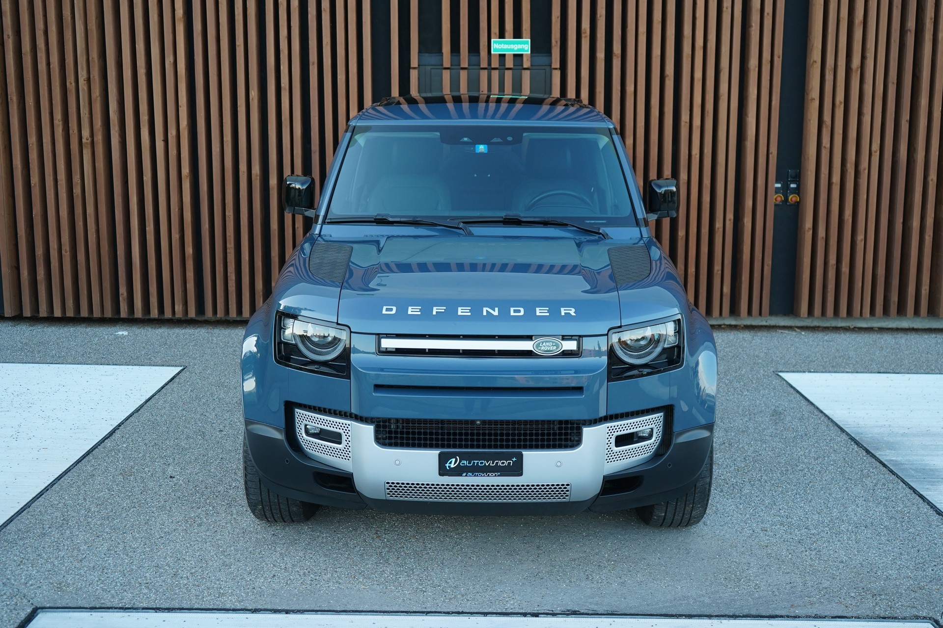 LAND ROVER DEFENDER 110 3.0 D I6 300 X-DYNAMIK HSE AWD AT8 l 300 PS-image-13