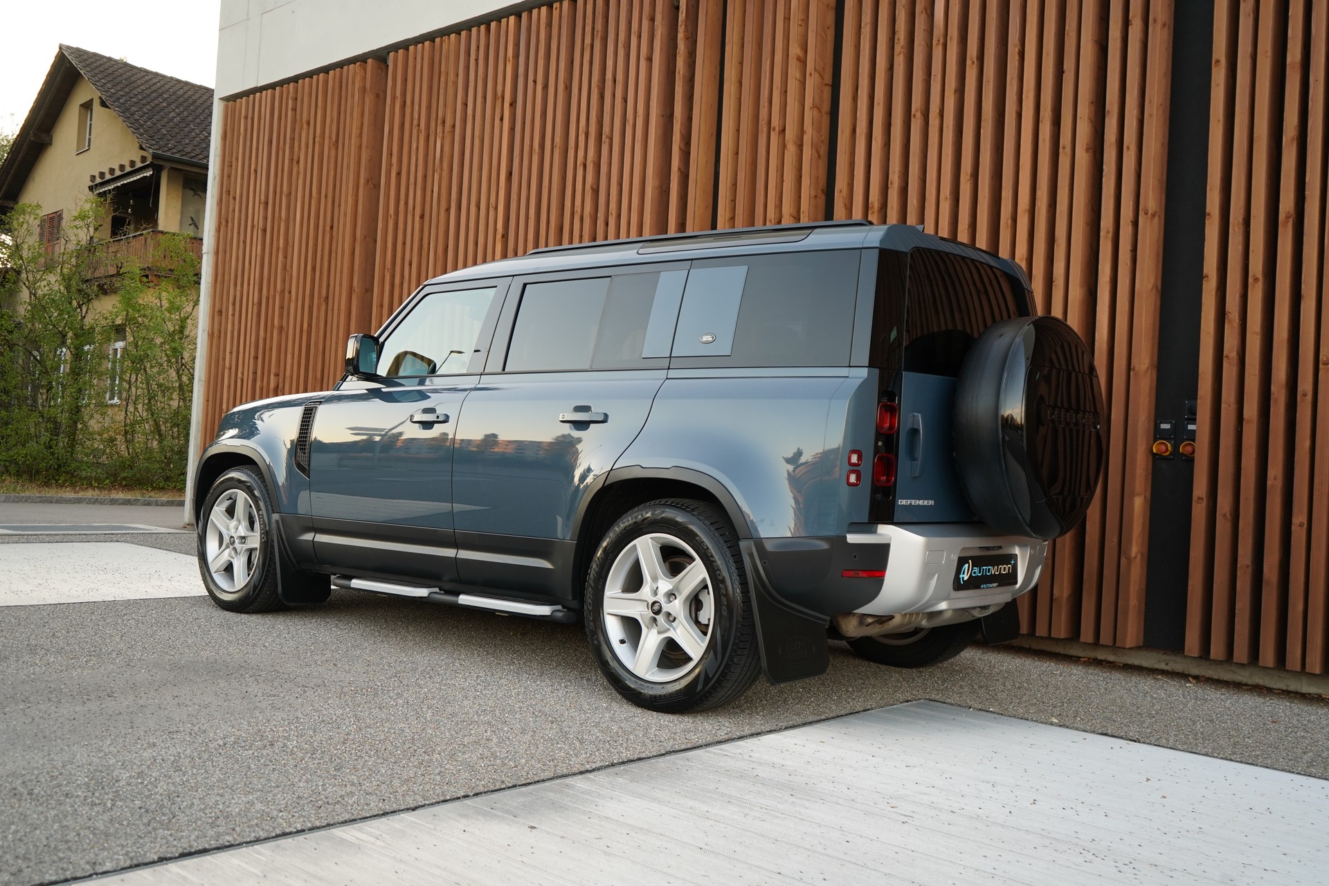 LAND ROVER DEFENDER 110 3.0 D I6 300 X-DYNAMIK HSE AWD AT8 l 300 PS-image-7