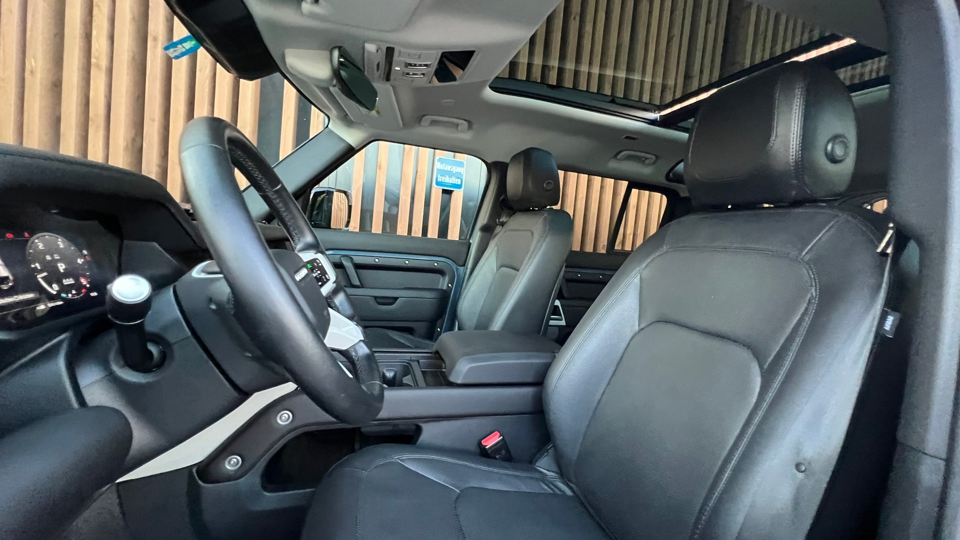 LAND ROVER DEFENDER 110 3.0 D I6 300 X-DYNAMIK HSE AWD AT8 l 300 PS-image-26