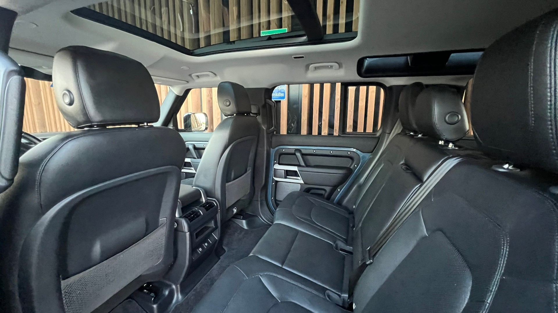 LAND ROVER DEFENDER 110 3.0 D I6 300 X-DYNAMIK HSE AWD AT8 l 300 PS-image-28