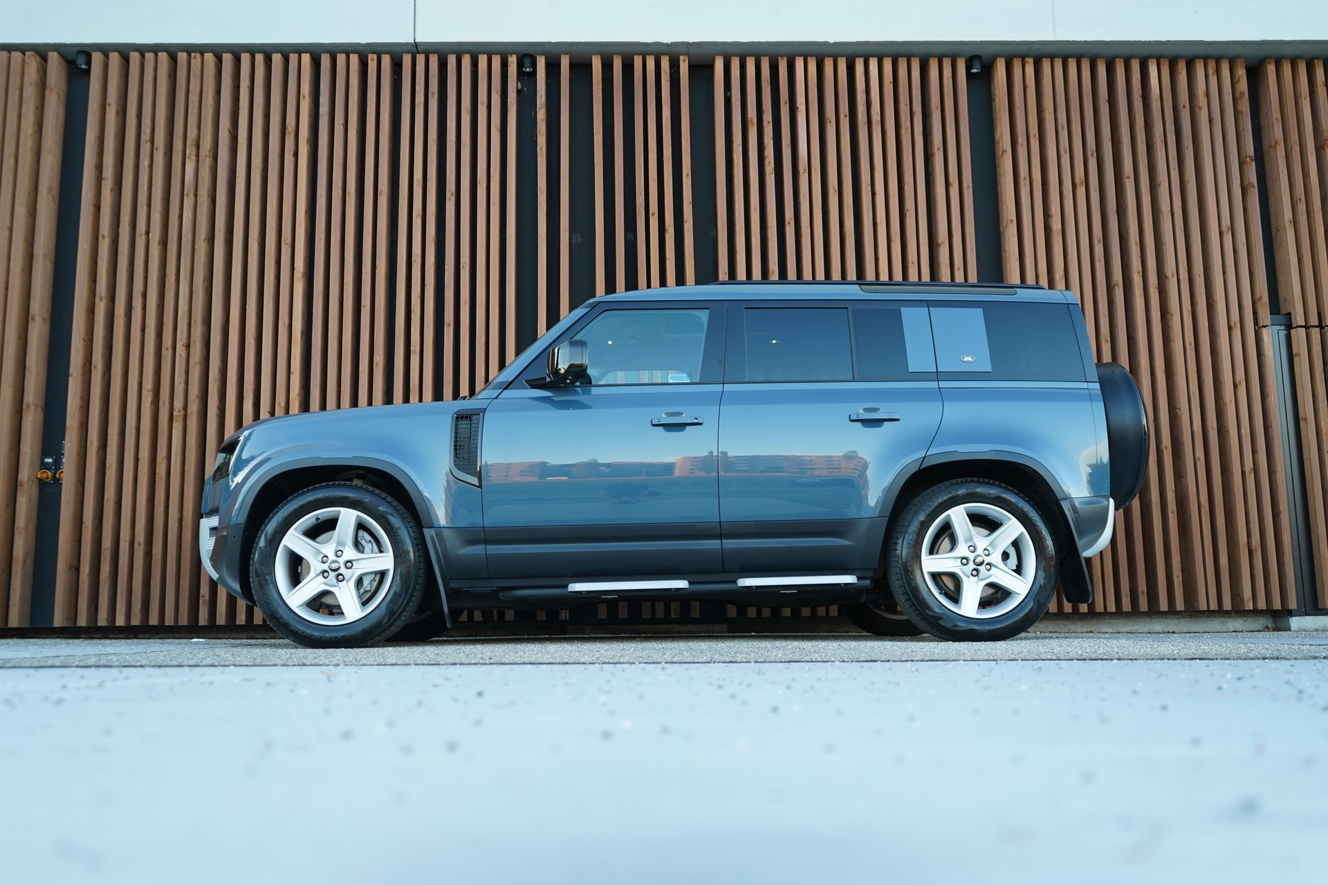 LAND ROVER DEFENDER 110 3.0 D I6 300 X-DYNAMIK HSE AWD AT8 l 300 PS-showroom-element-1