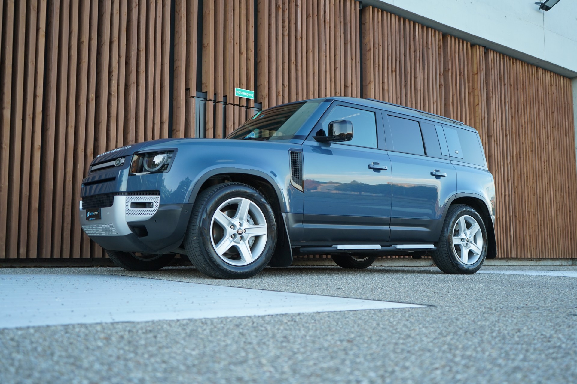LAND ROVER DEFENDER 110 3.0 D I6 300 X-DYNAMIK HSE AWD AT8 l 300 PS-image-9