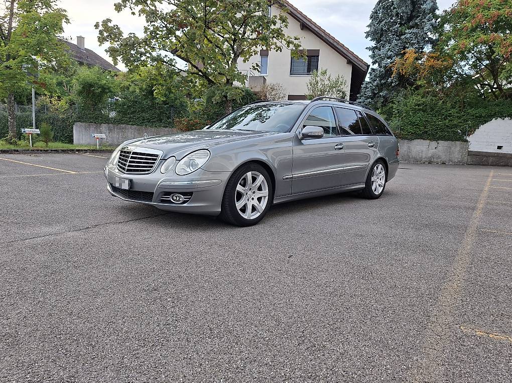 MERCEDES-BENZ E 220-image-1