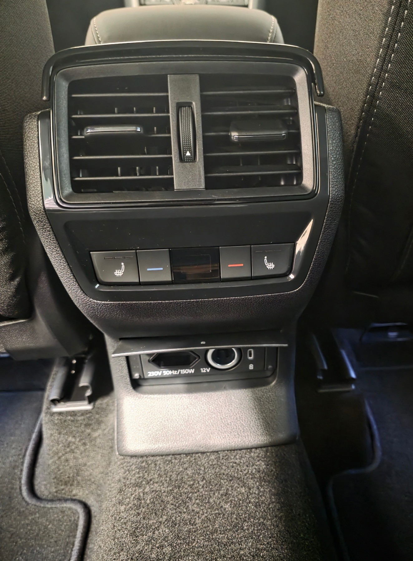 SKODA Karoq 2.0 TSI SportLine 4x4 DSG-image-9