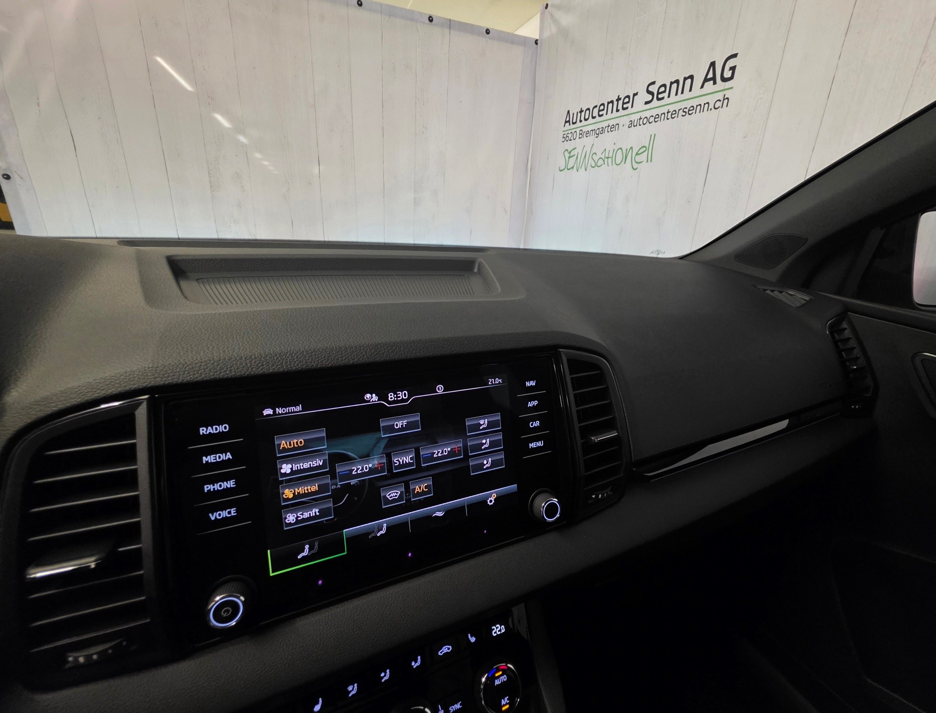 SKODA Karoq 2.0 TSI SportLine 4x4 DSG-image-17