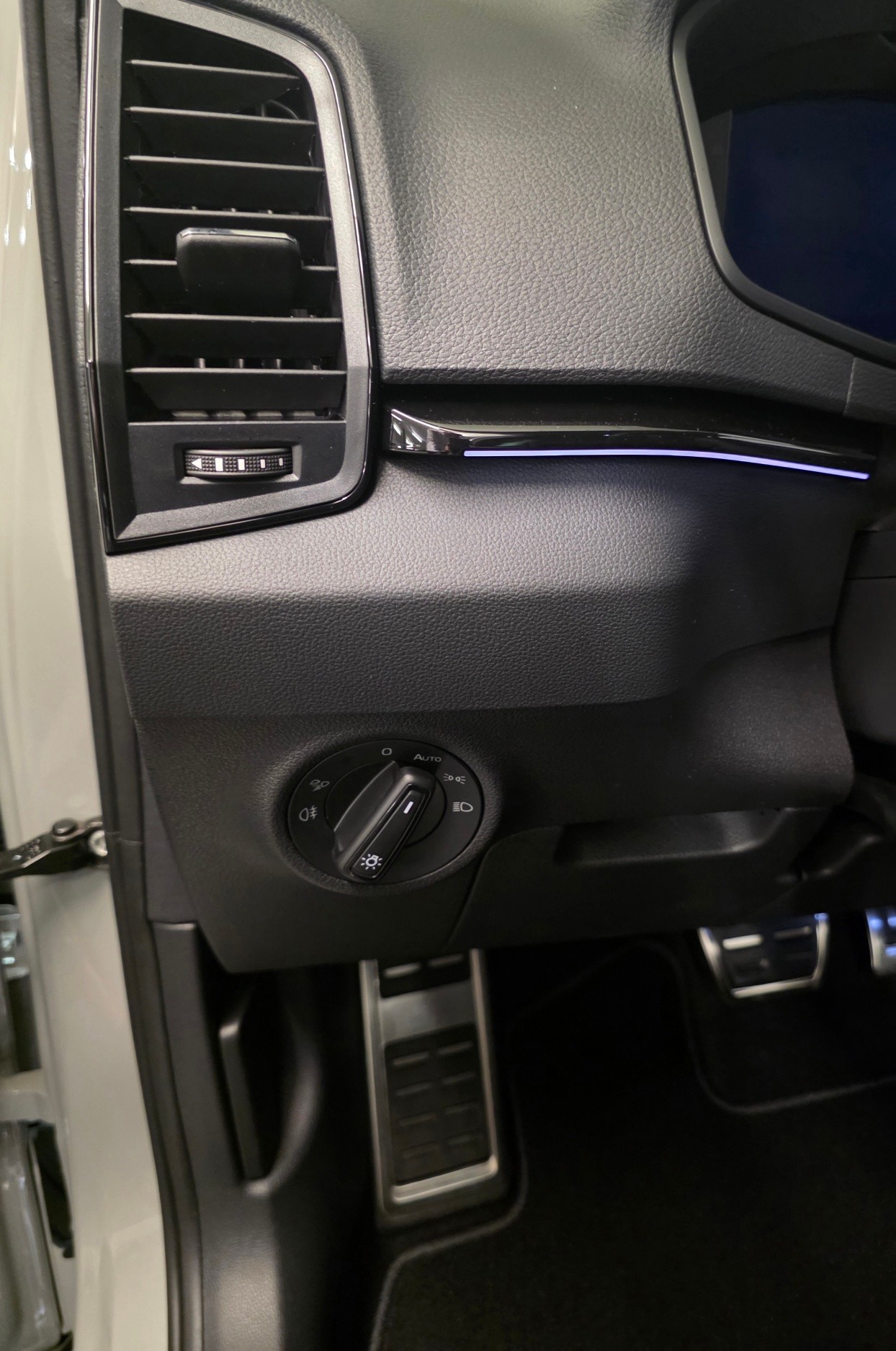 SKODA Karoq 2.0 TSI SportLine 4x4 DSG-image-12