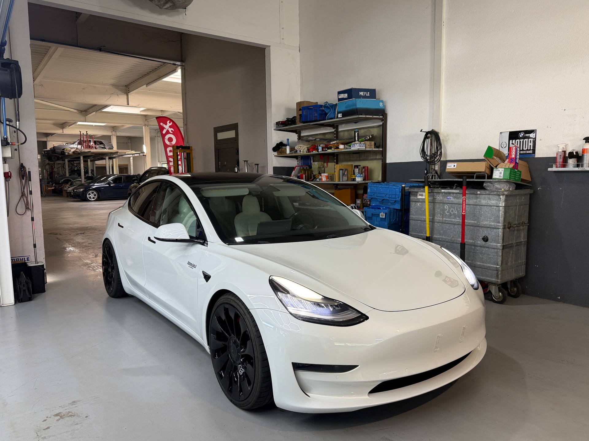 TESLA Model 3 Long Range Dual Motor AWD Performance-image-1
