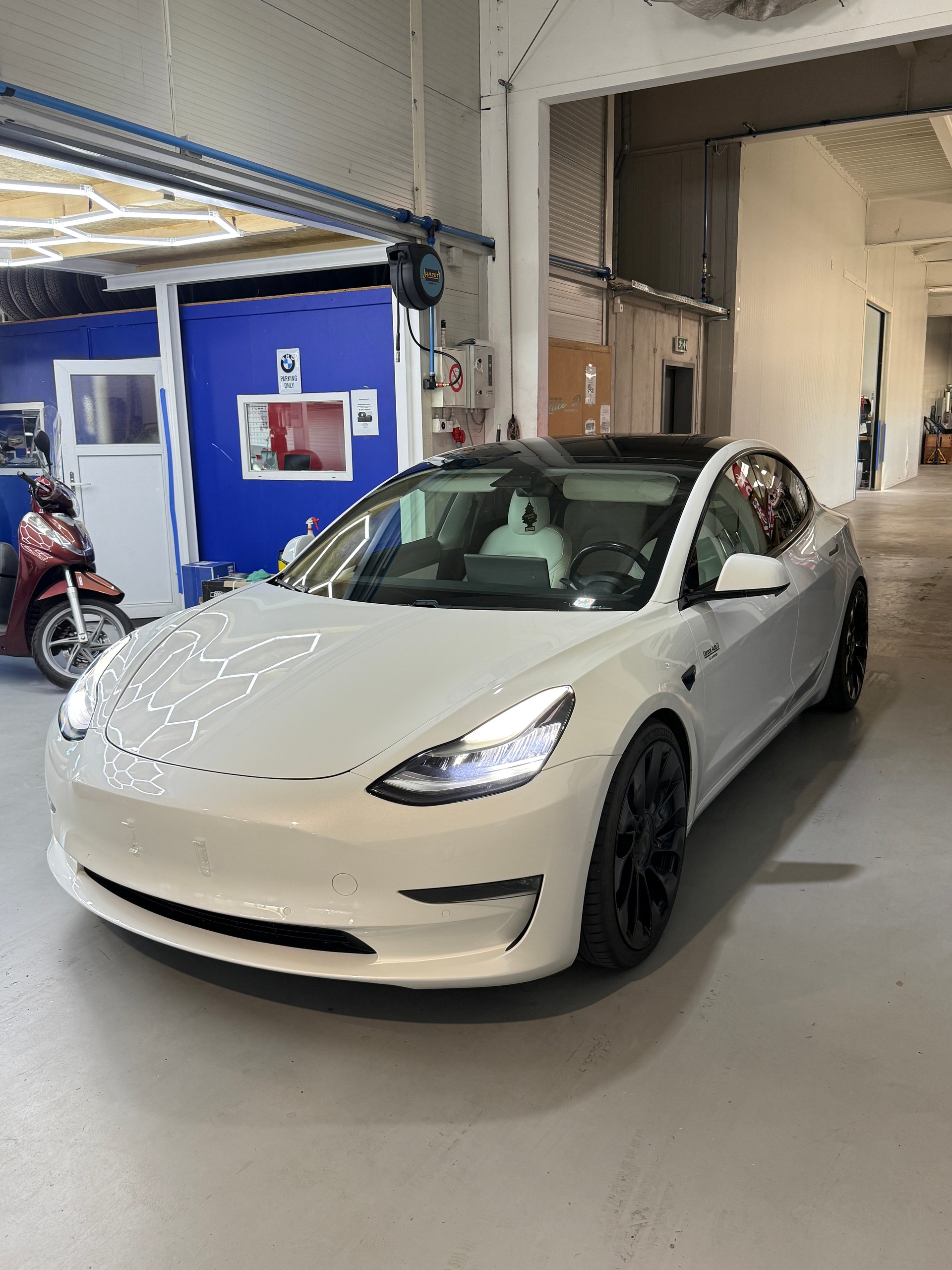 TESLA Model 3 Long Range Dual Motor AWD Performance-image-0