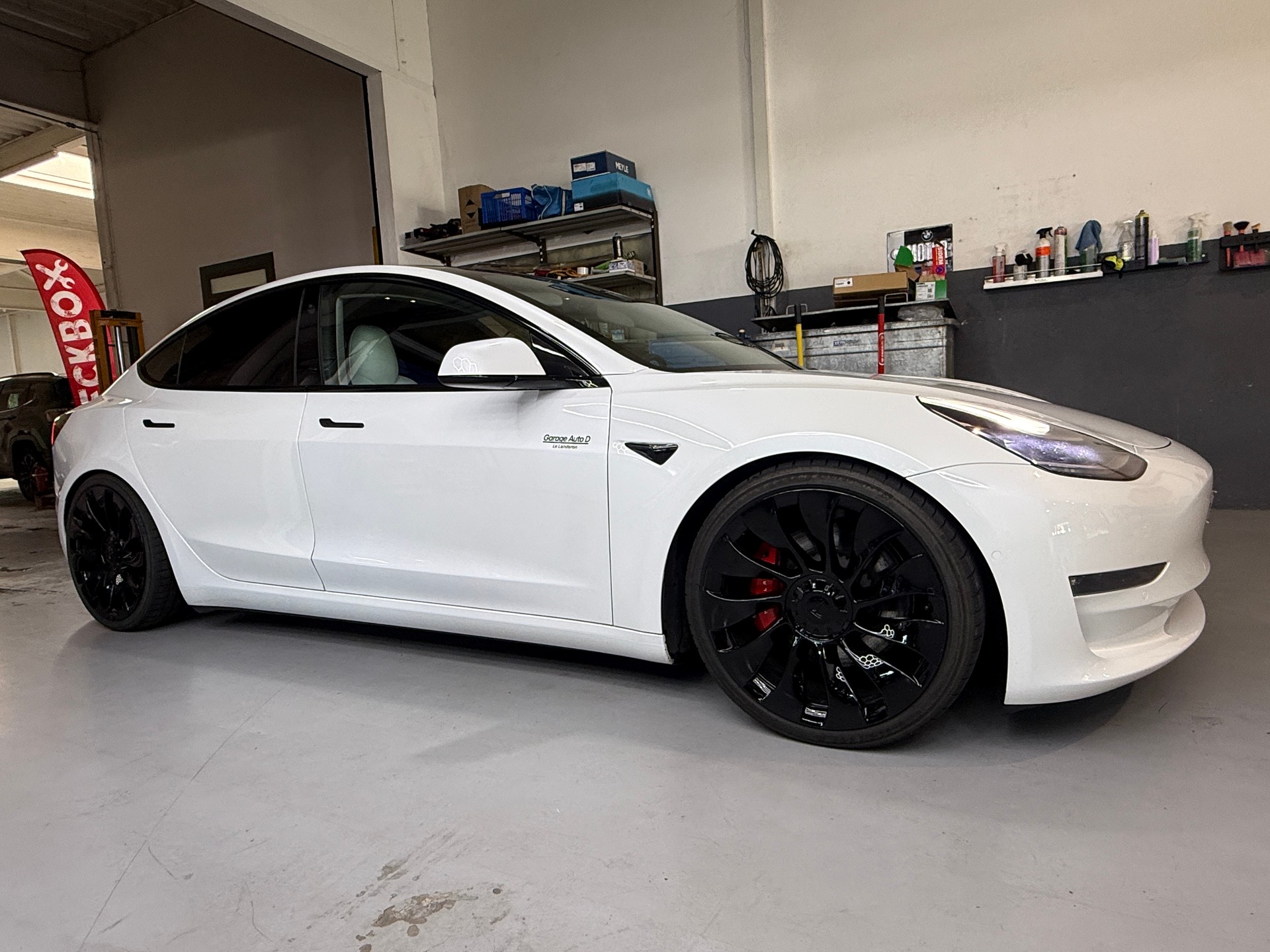 TESLA Model 3 Long Range Dual Motor AWD Performance-image-2
