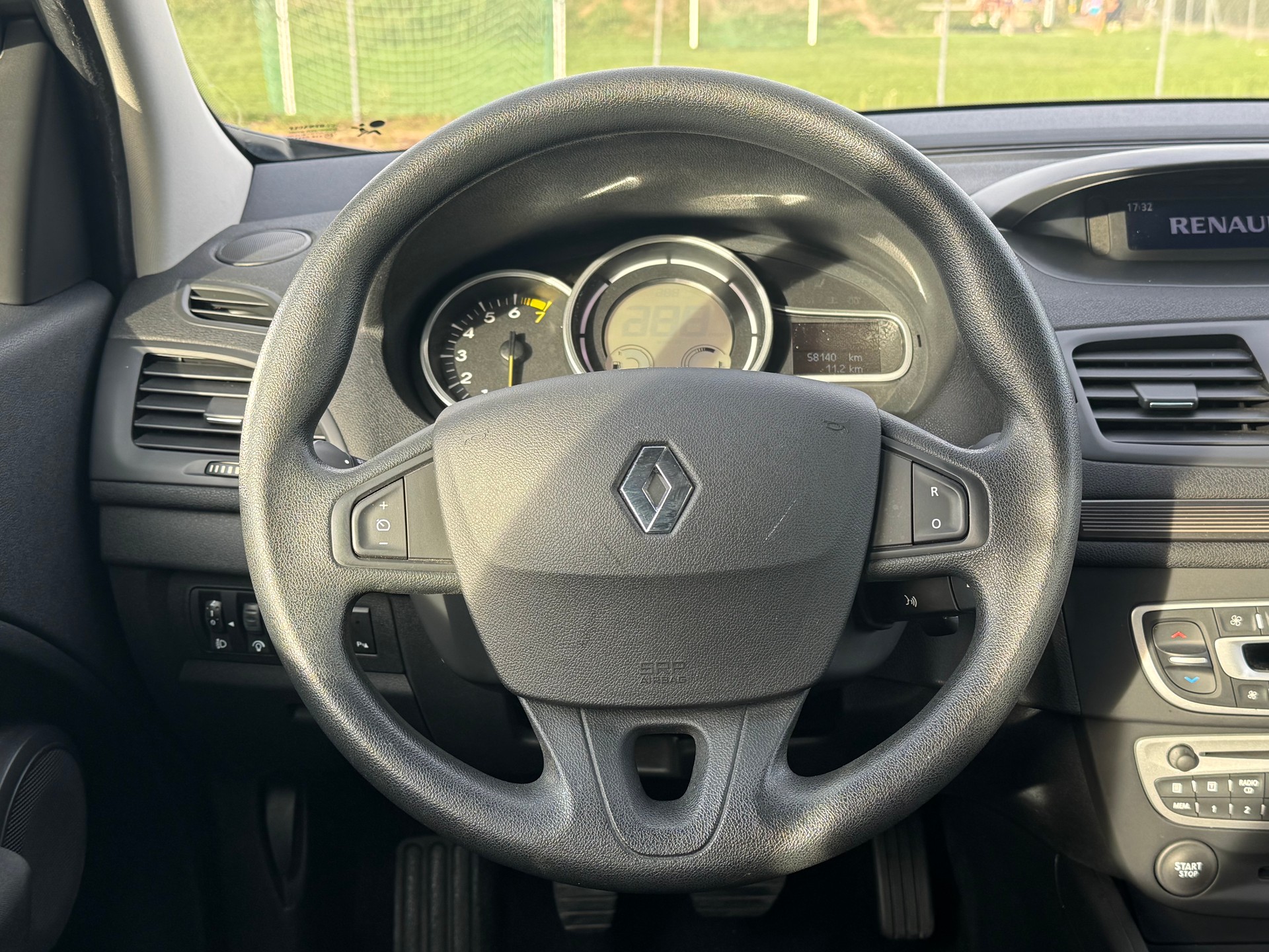 RENAULT Mégane Grandtour 1.6 16V Expression-image-12