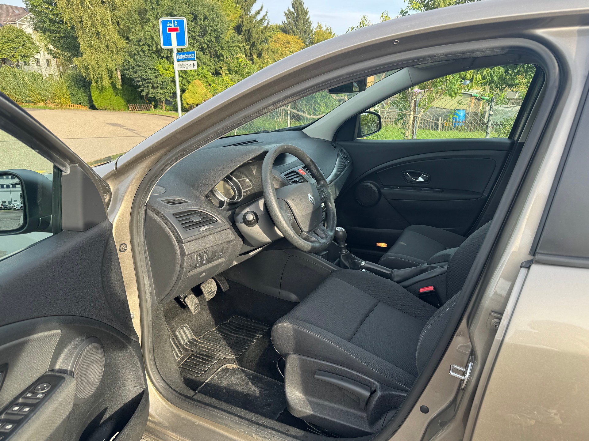 RENAULT Mégane Grandtour 1.6 16V Expression-image-14