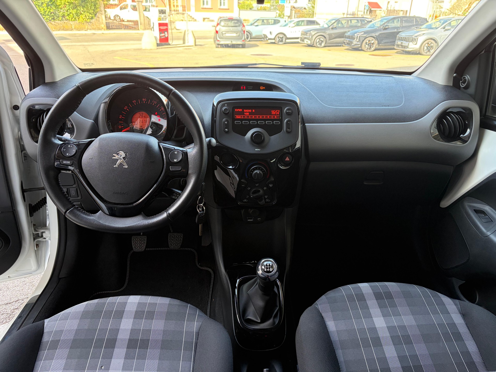 PEUGEOT 108 1.0 VTi Style S/S-image-5