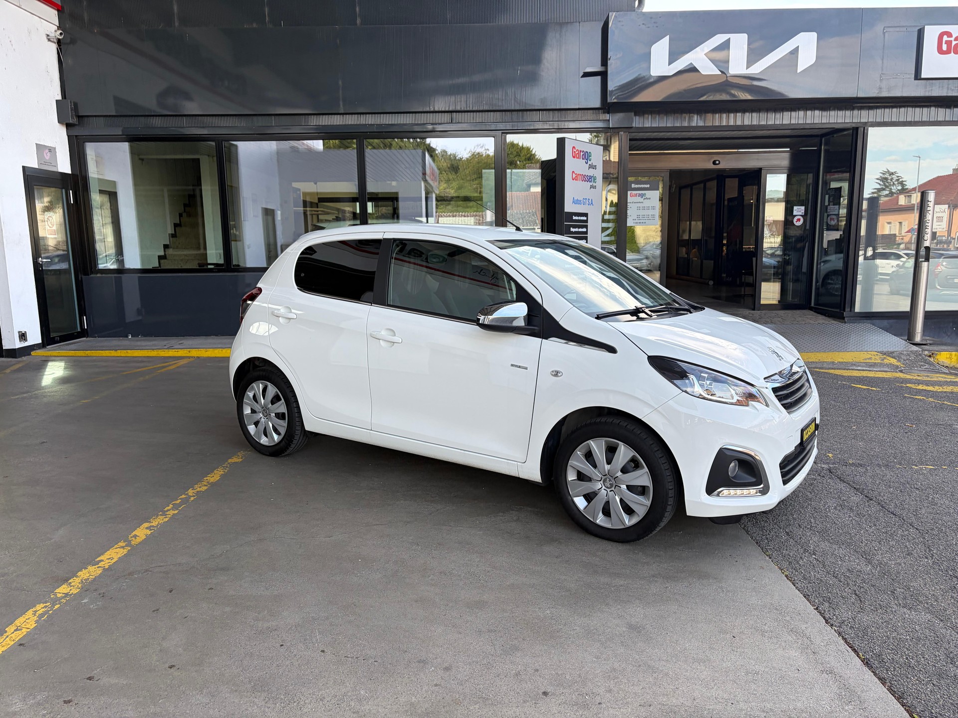 PEUGEOT 108 1.0 VTi Style S/S-image-1