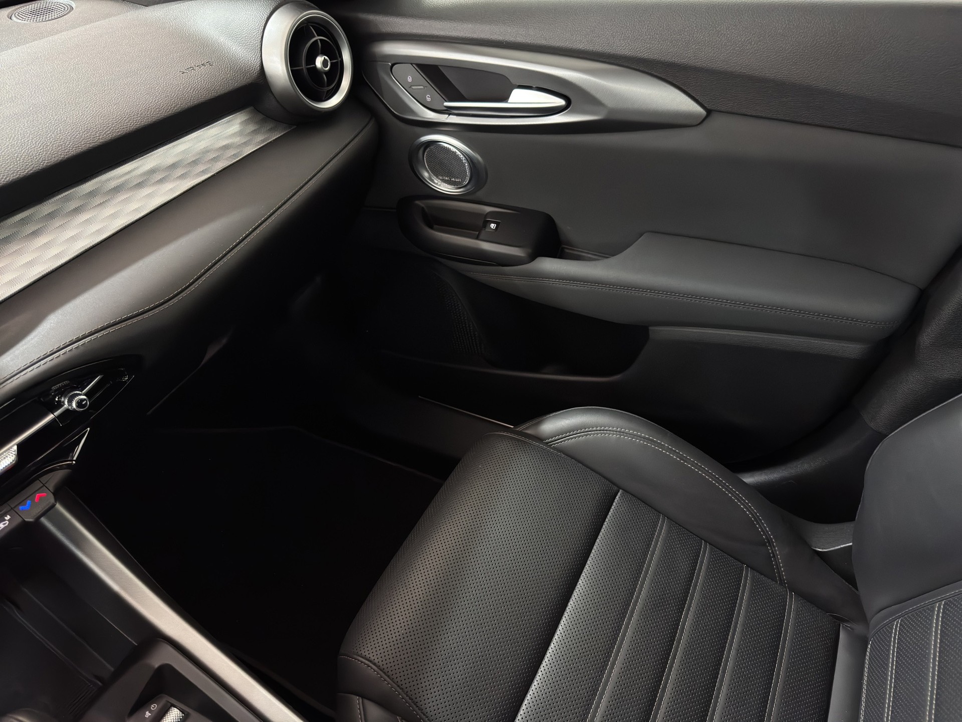 ALFA ROMEO Tonale 1.5 48V Hybrid Veloce Pack Premium Sky-image-15