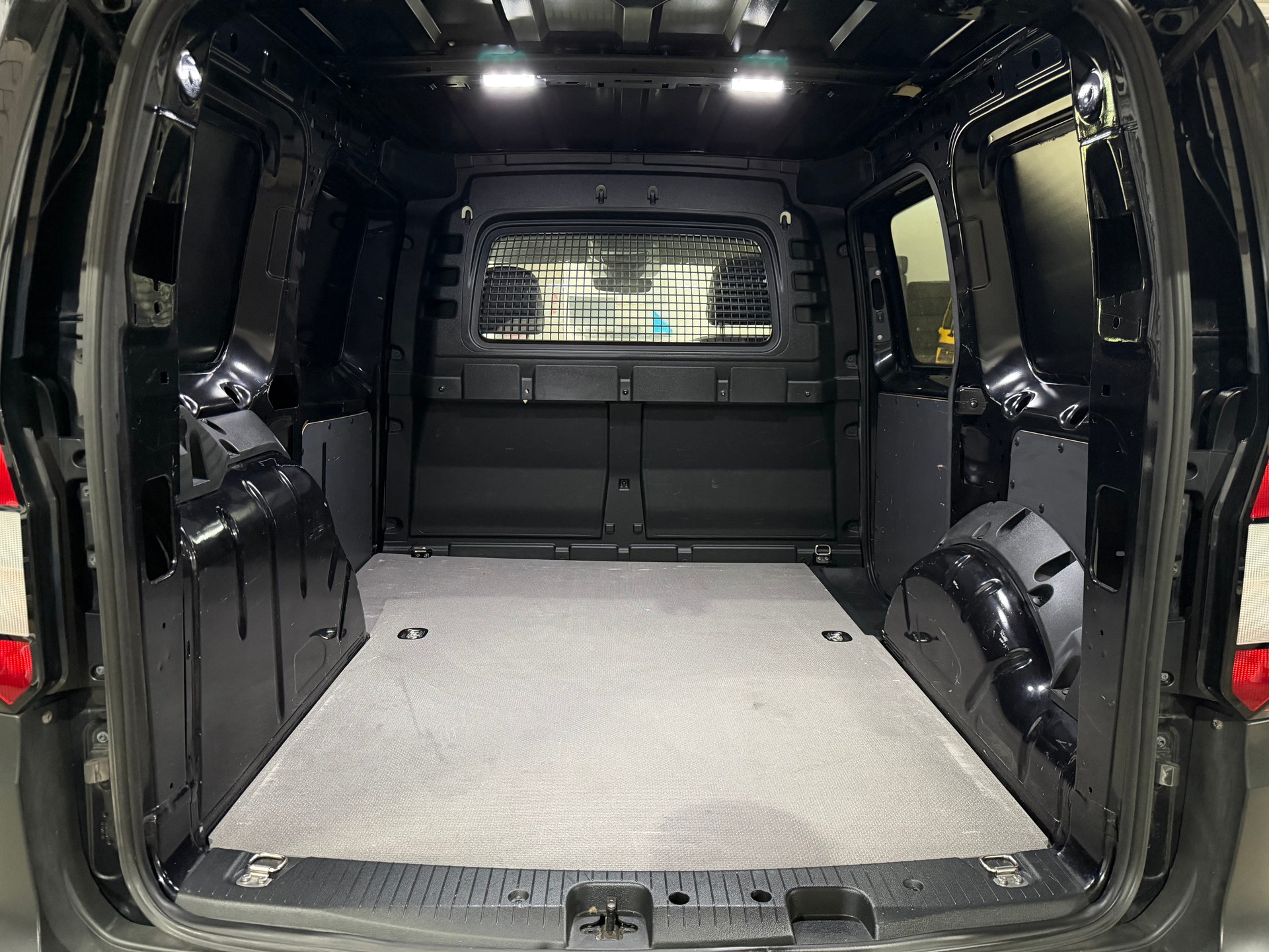 VW Caddy Cargo 2.0TDI DSG-image-14