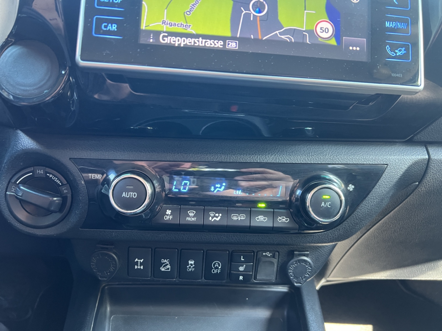 TOYOTA Hilux Double Cab.-Pick-up 2.4 D-4D 150 Sol-image-15