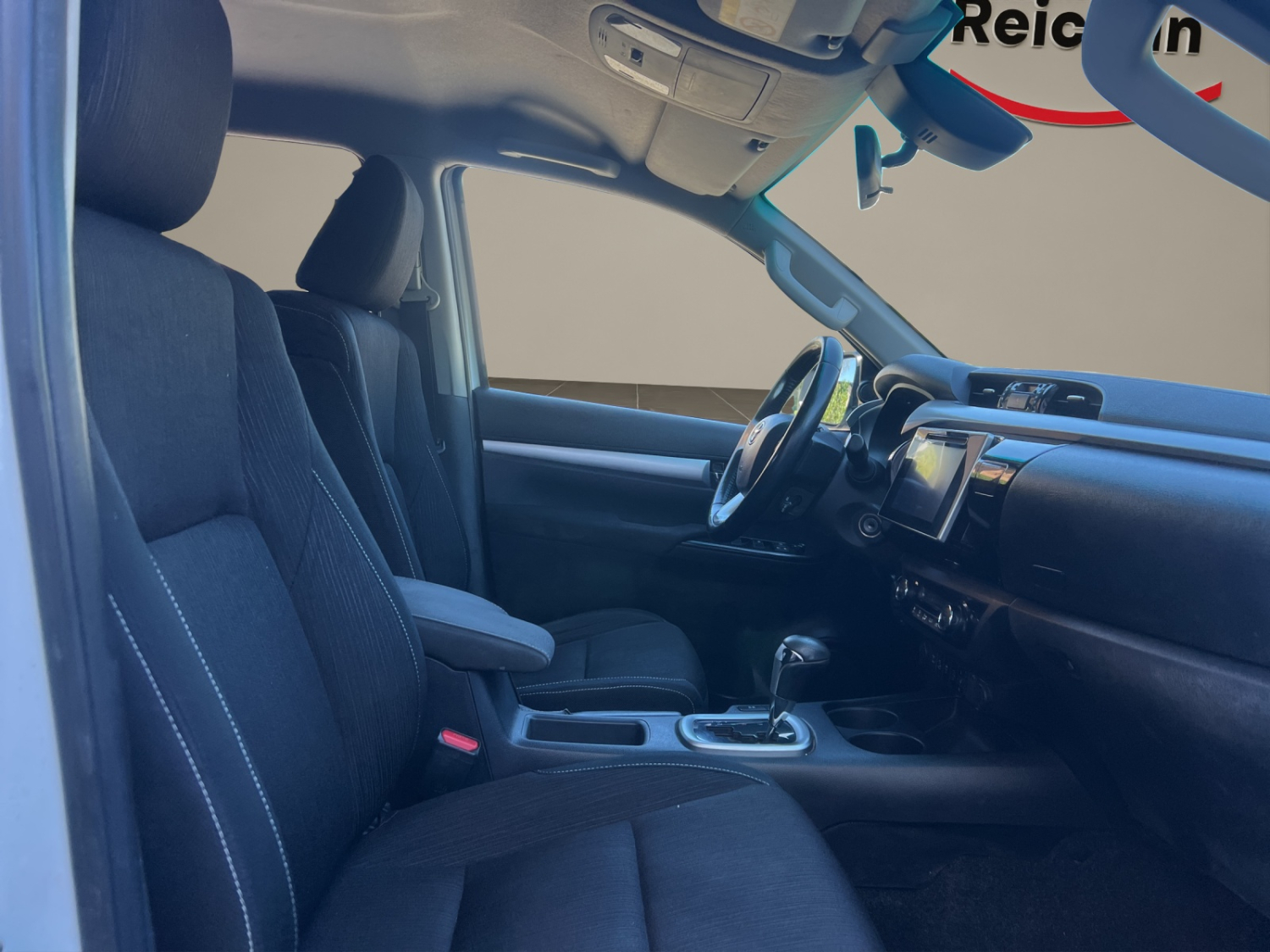 TOYOTA Hilux Double Cab.-Pick-up 2.4 D-4D 150 Sol-image-9