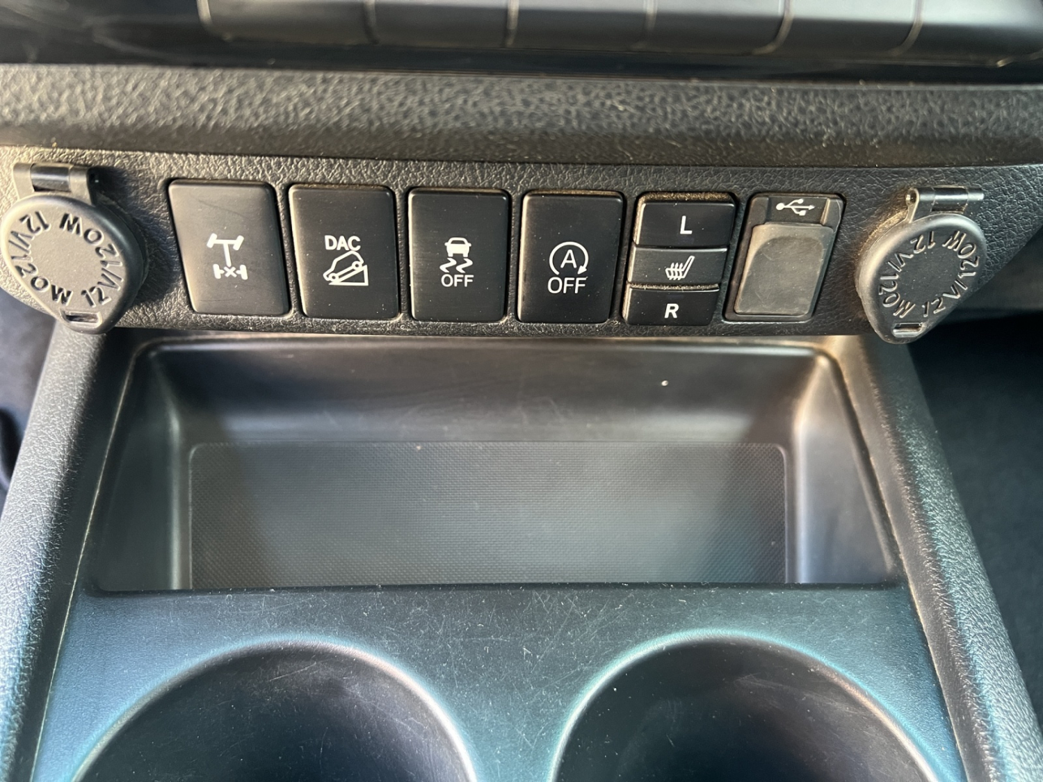 TOYOTA Hilux Double Cab.-Pick-up 2.4 D-4D 150 Sol-image-16