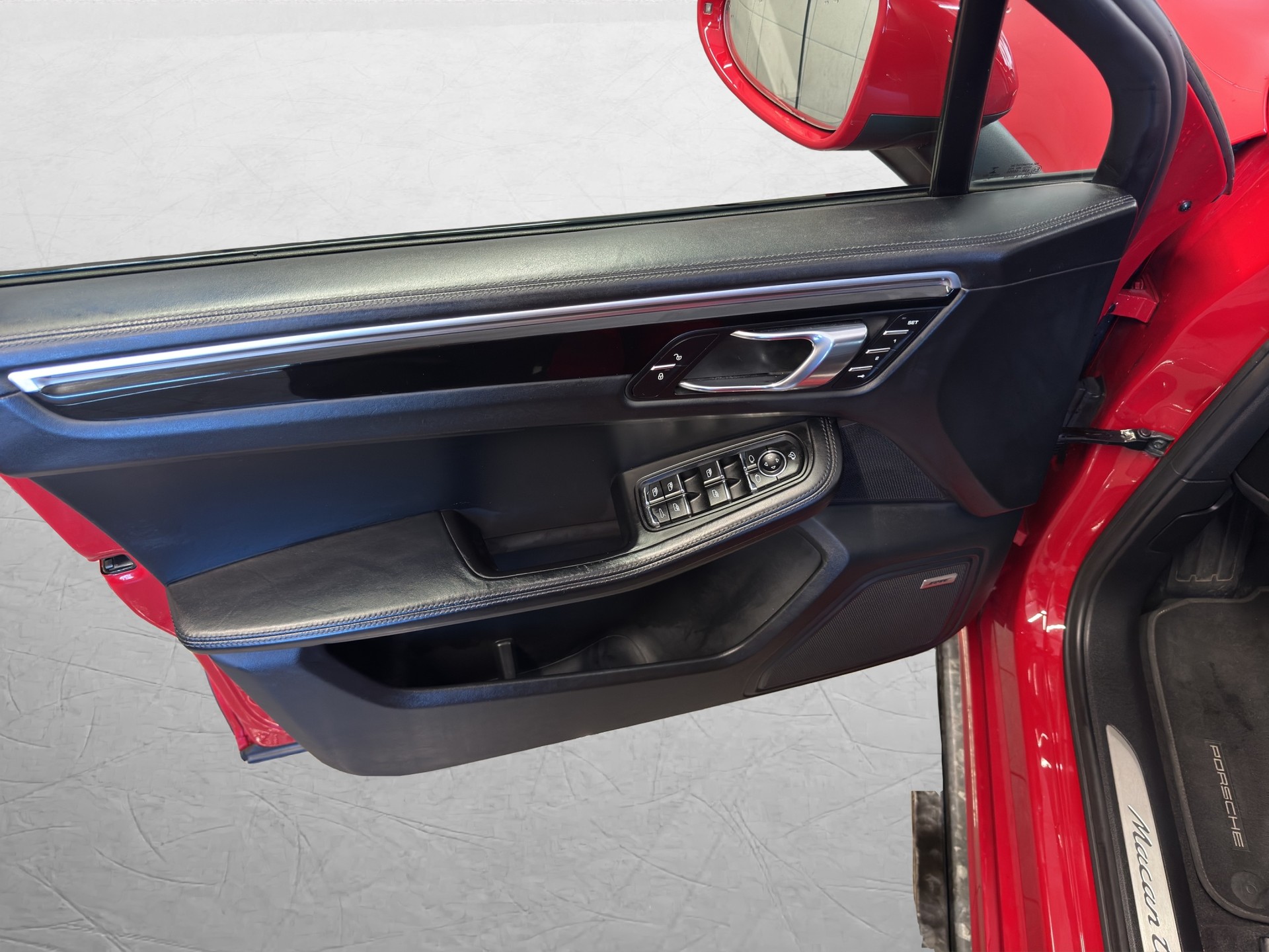 PORSCHE Macan Turbo Performance PDK-image-8