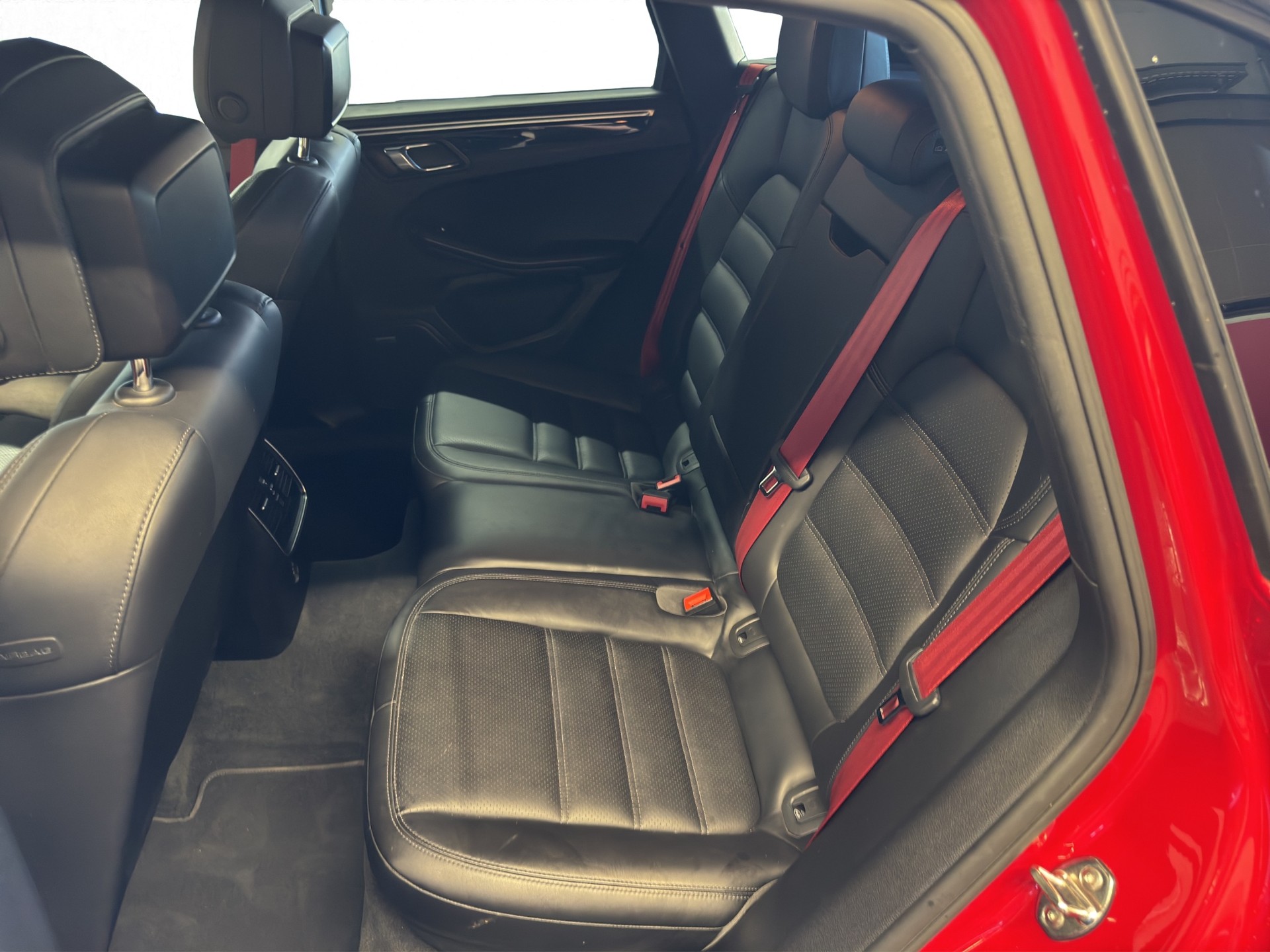 PORSCHE Macan Turbo Performance PDK-image-9