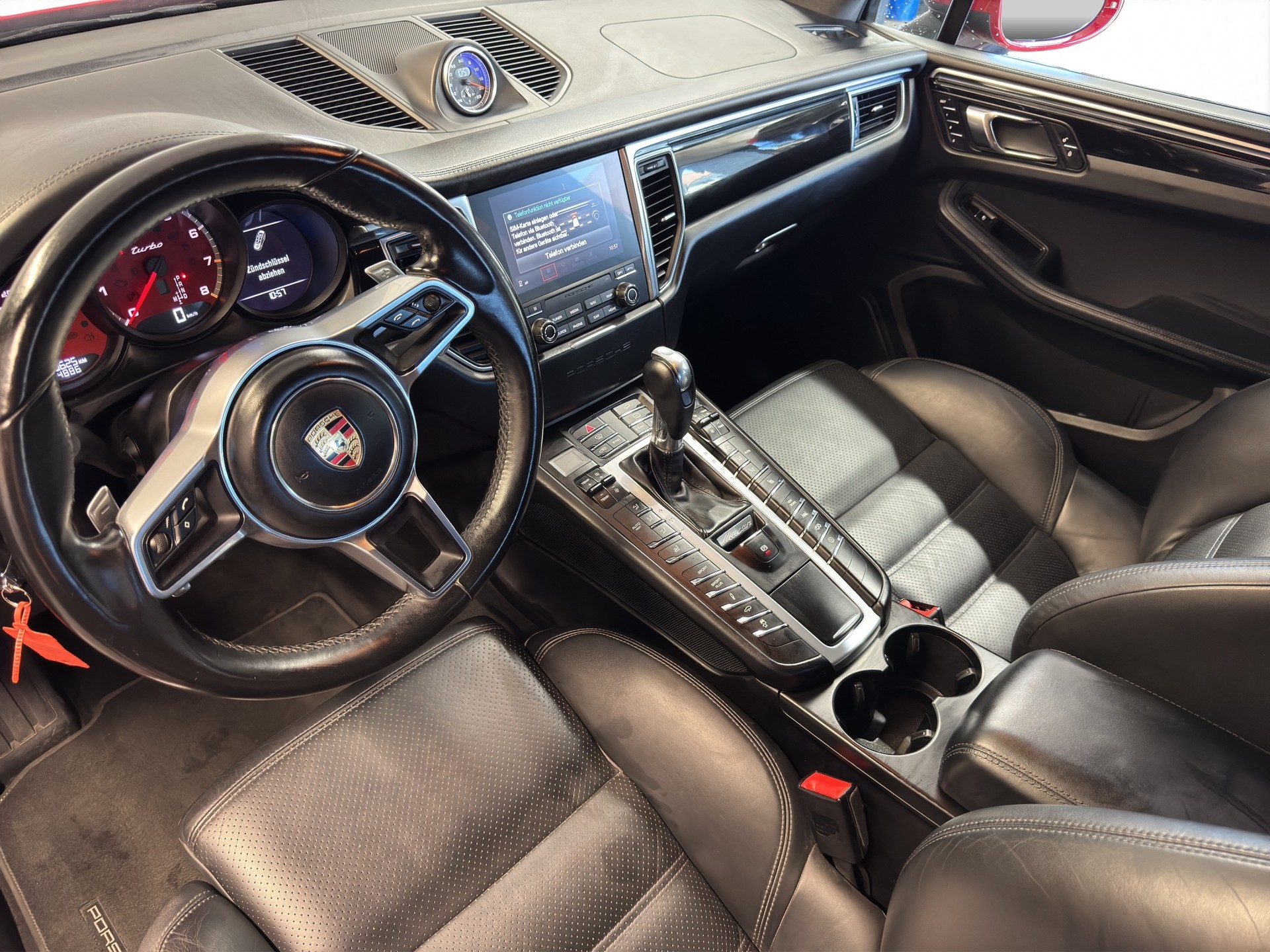 PORSCHE Macan Turbo Performance PDK-image-10