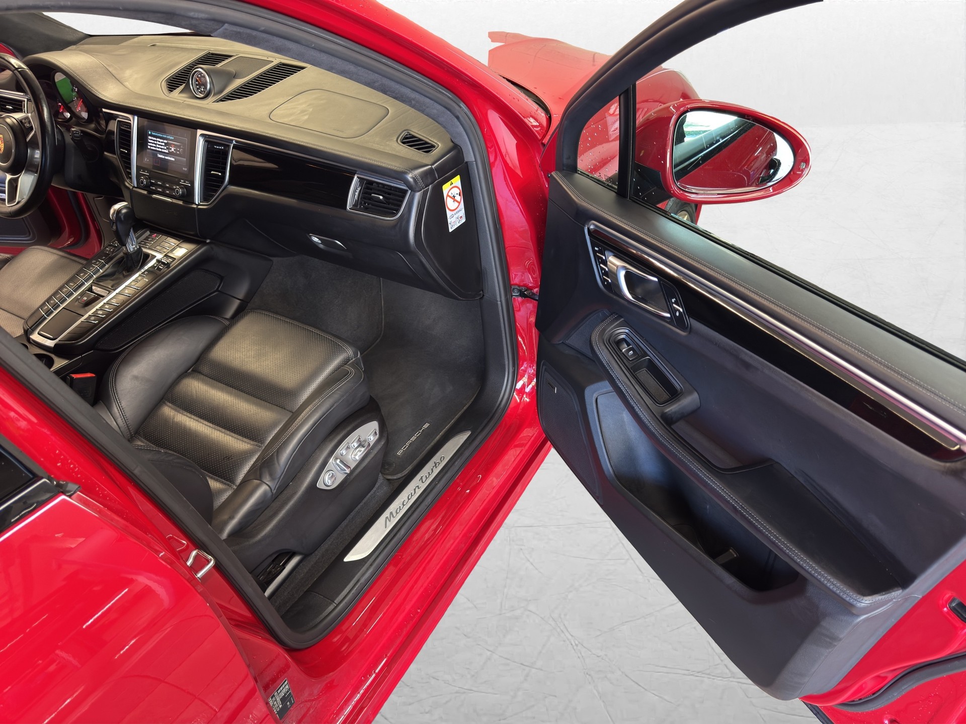 PORSCHE Macan Turbo Performance PDK-image-11