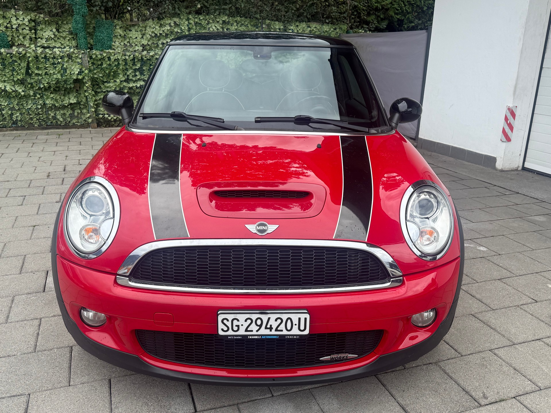 MINI Cooper John Cooper Works-showroom-element-2