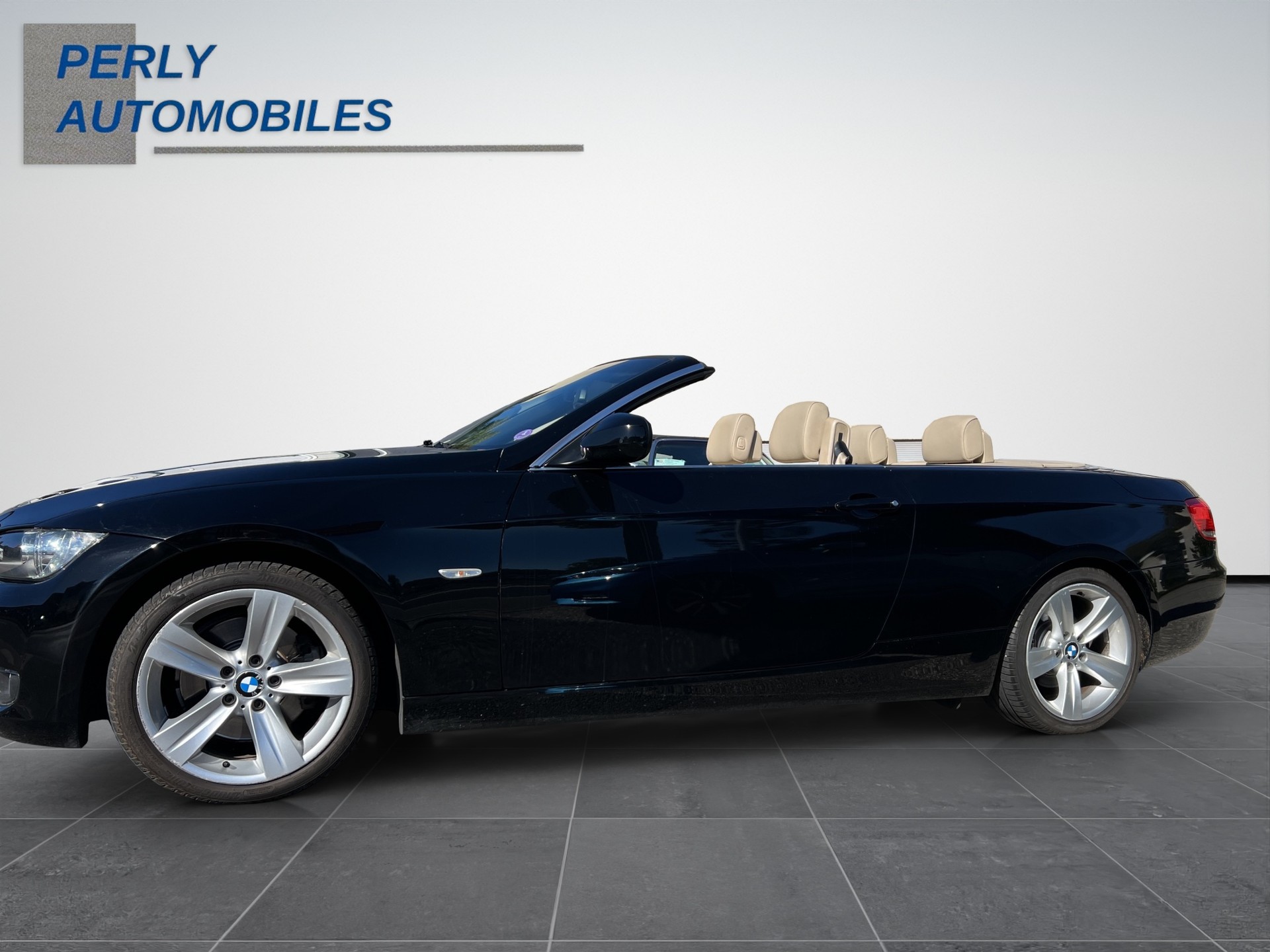BMW 325i Cabriolet-image-2
