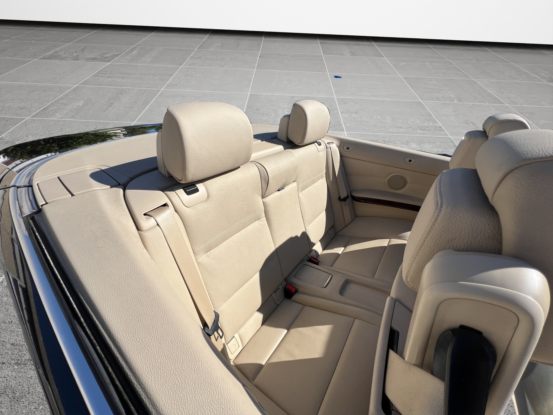 BMW 325i Cabriolet-image-13
