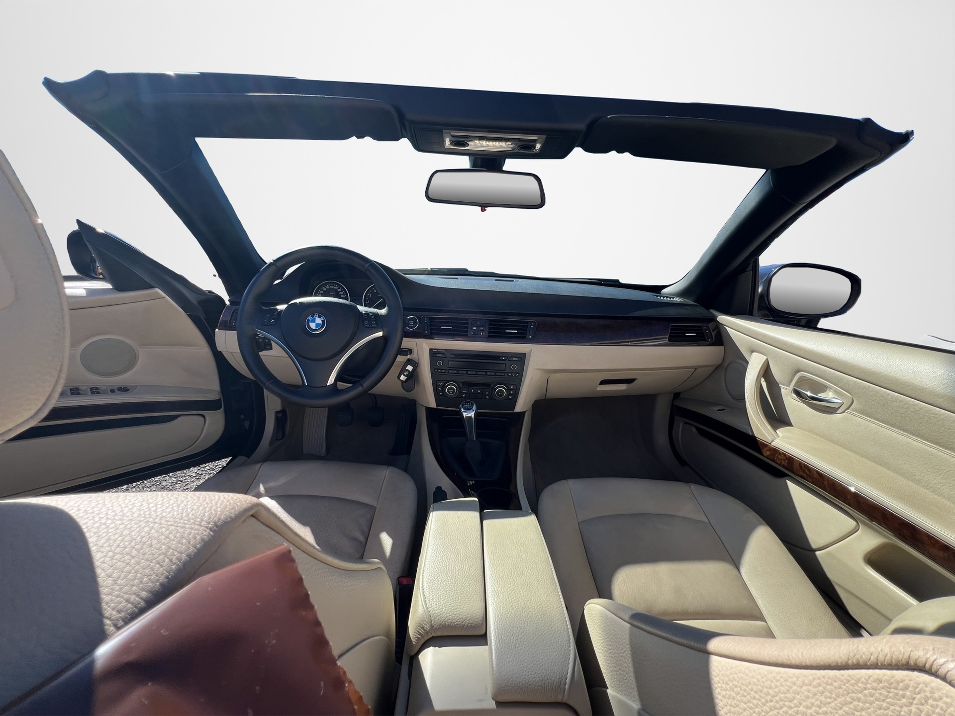 BMW 325i Cabriolet-image-11