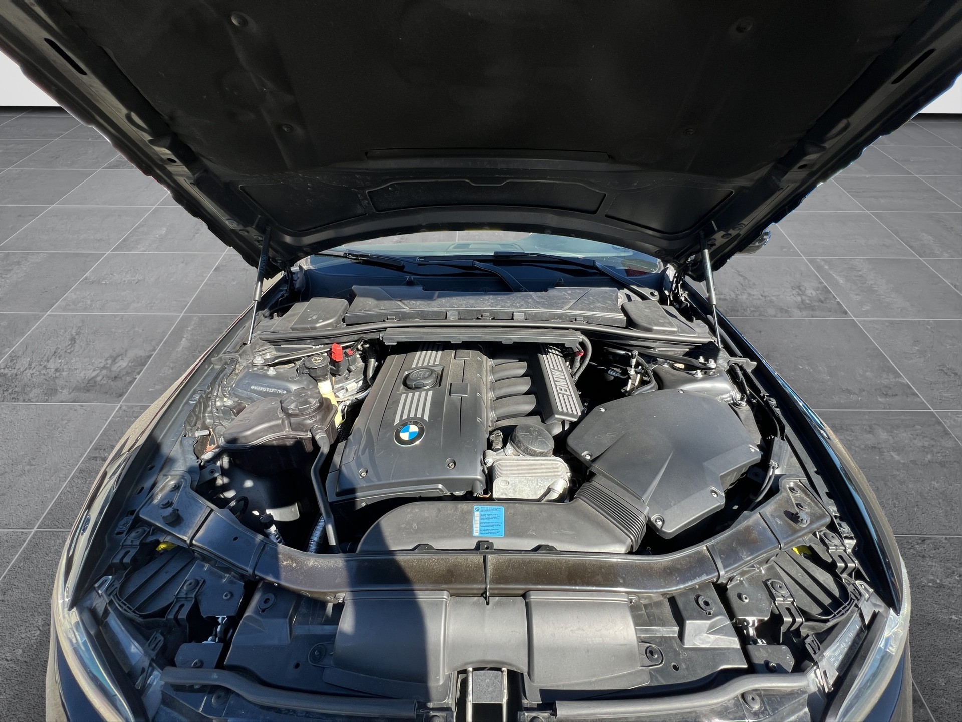 BMW 325i Cabriolet-image-15