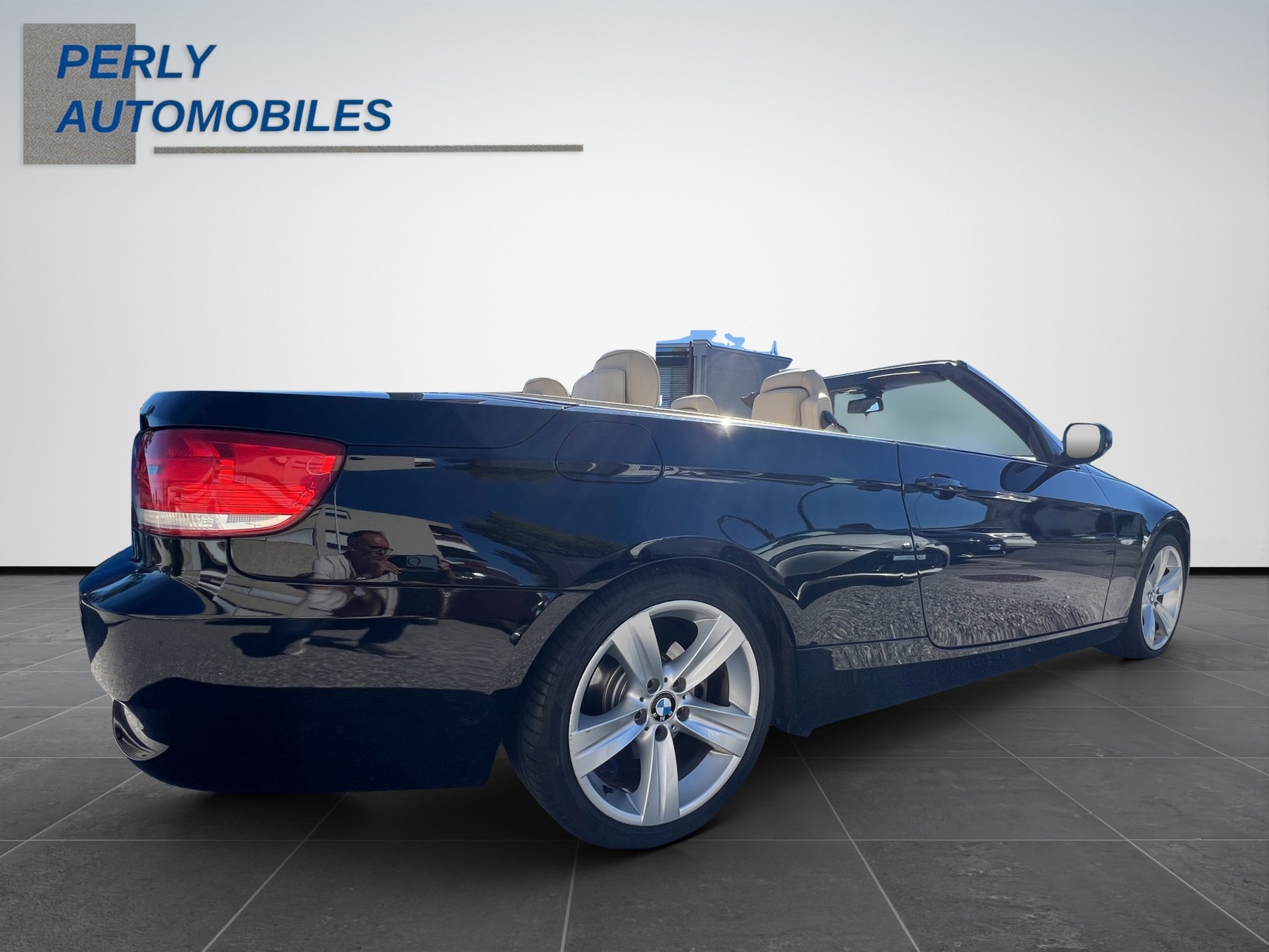 BMW 325i Cabriolet-image-4
