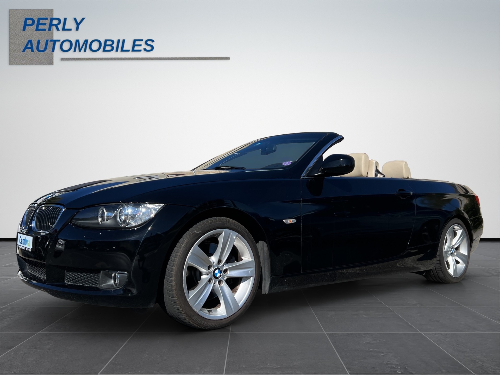 BMW 325i Cabriolet-image-1