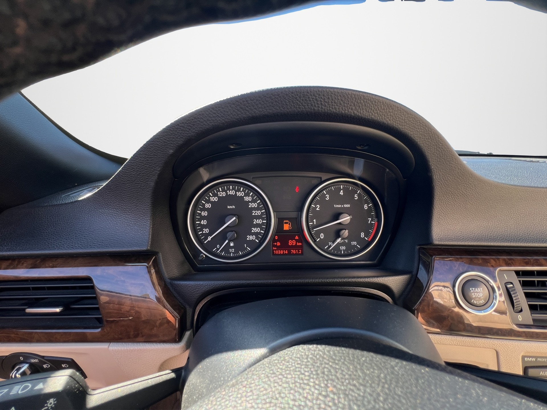 BMW 325i Cabriolet-image-9