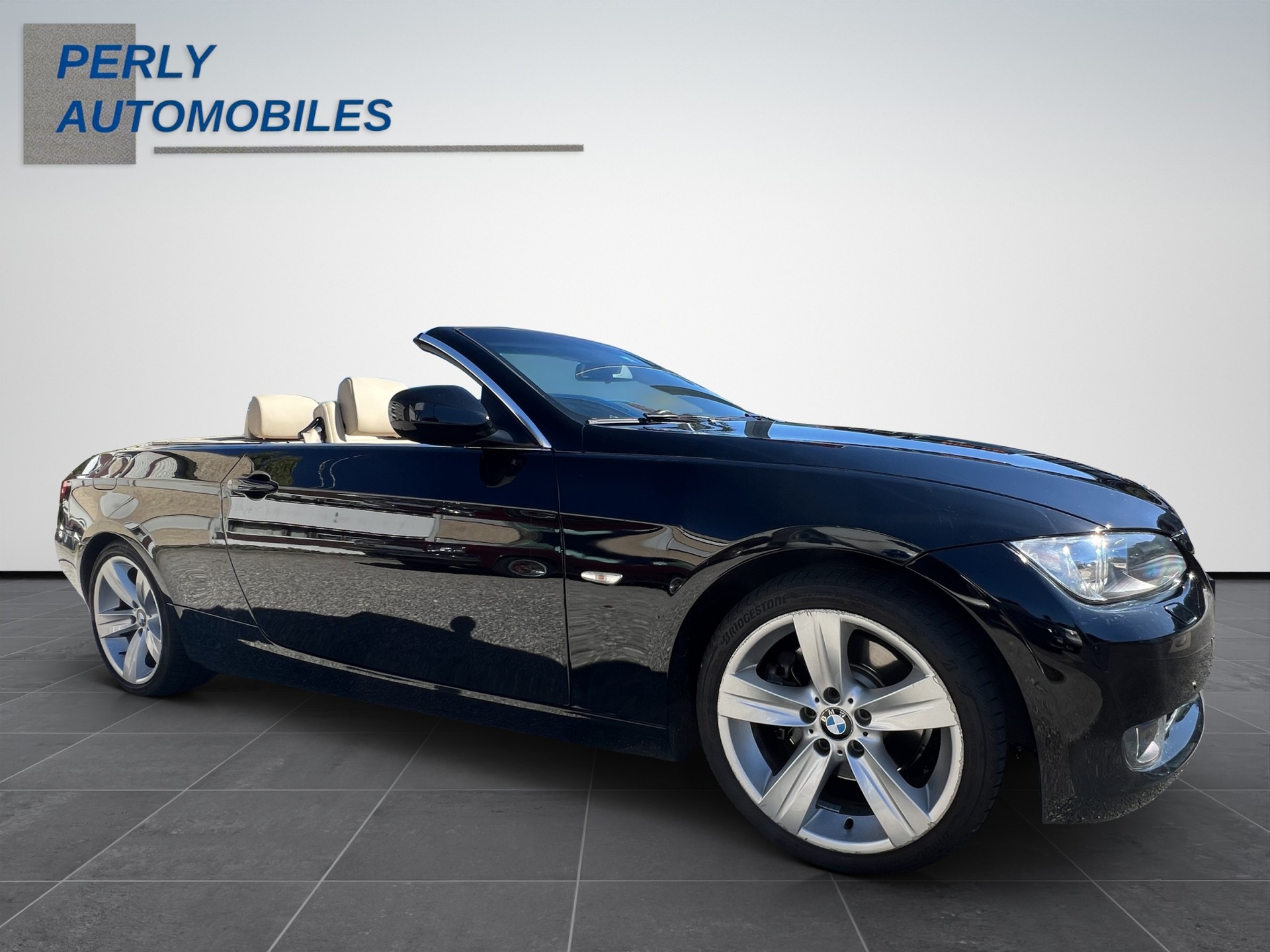 BMW 325i Cabriolet-image-6