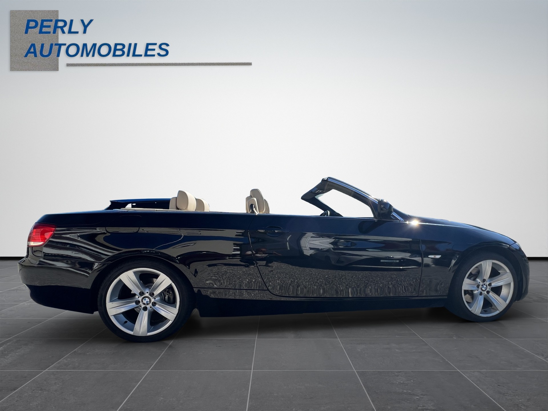 BMW 325i Cabriolet-image-5