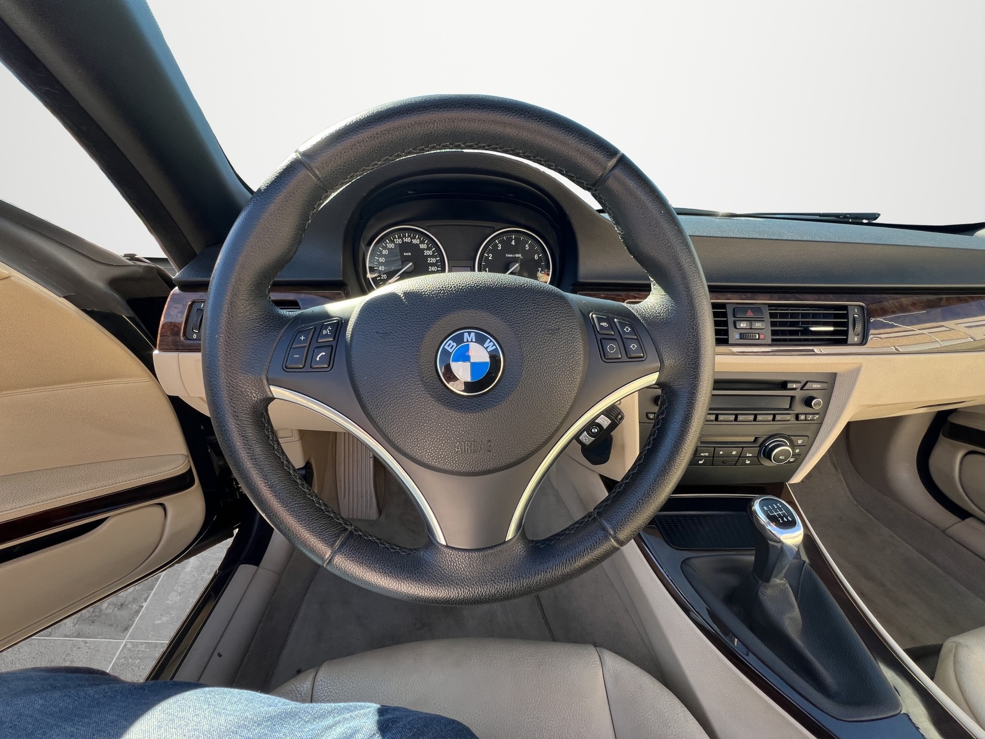 BMW 325i Cabriolet-image-8