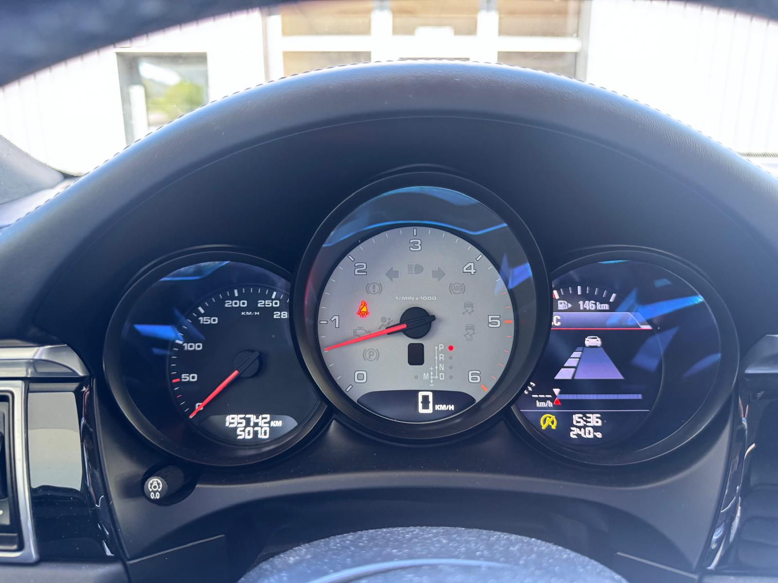 PORSCHE Macan S Diesel PDK-image-11