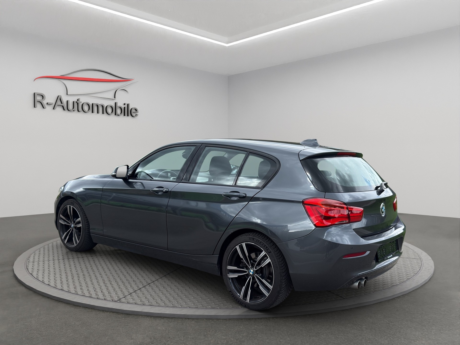 BMW 120d xDrive Steptronic-image-2