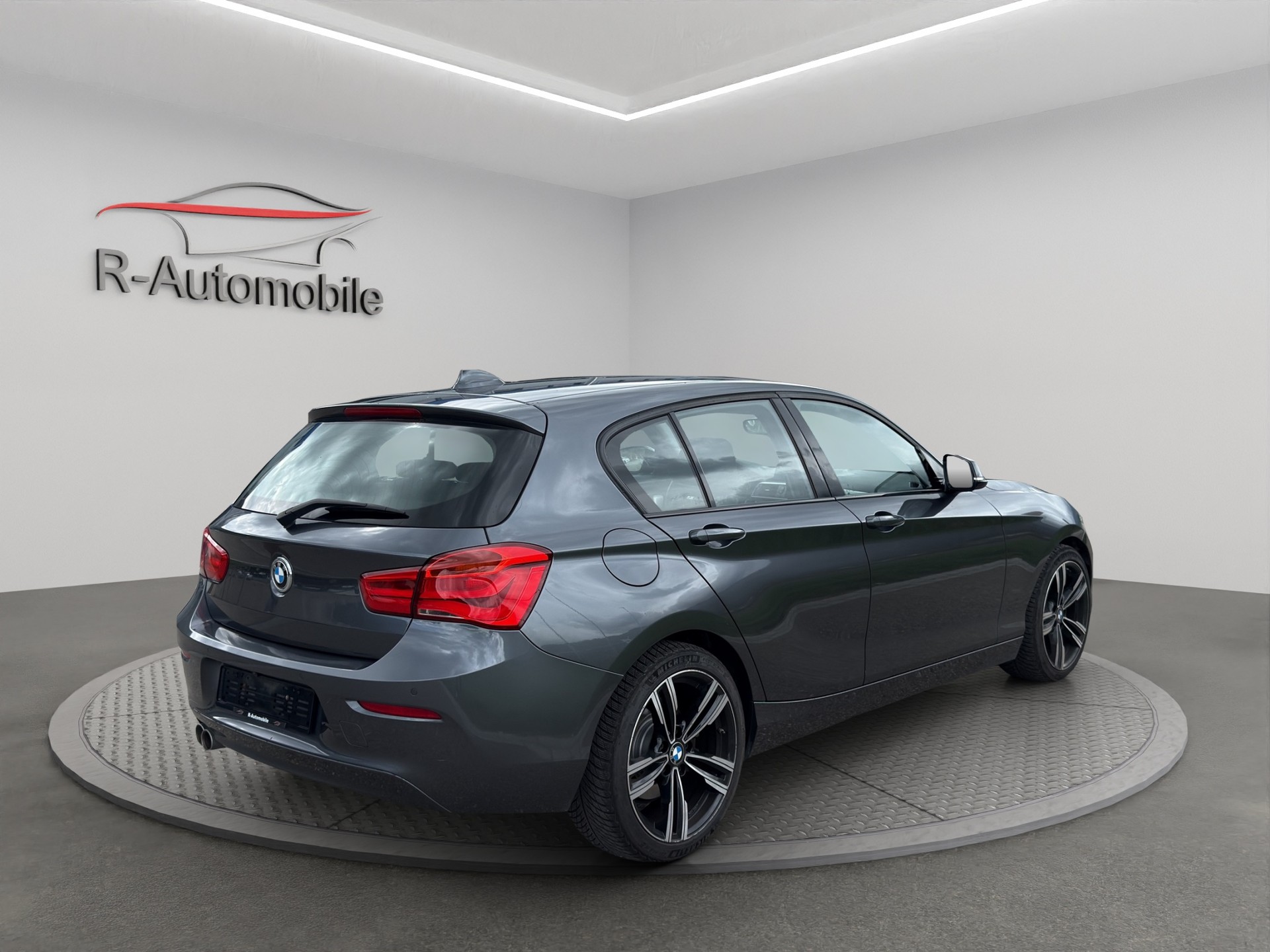 BMW 120d xDrive Steptronic-image-4