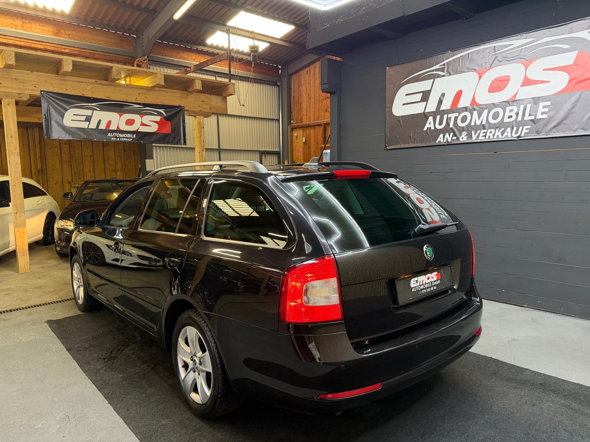 SKODA Octavia Combi 1.6 TDI Ambition DSG-image-6