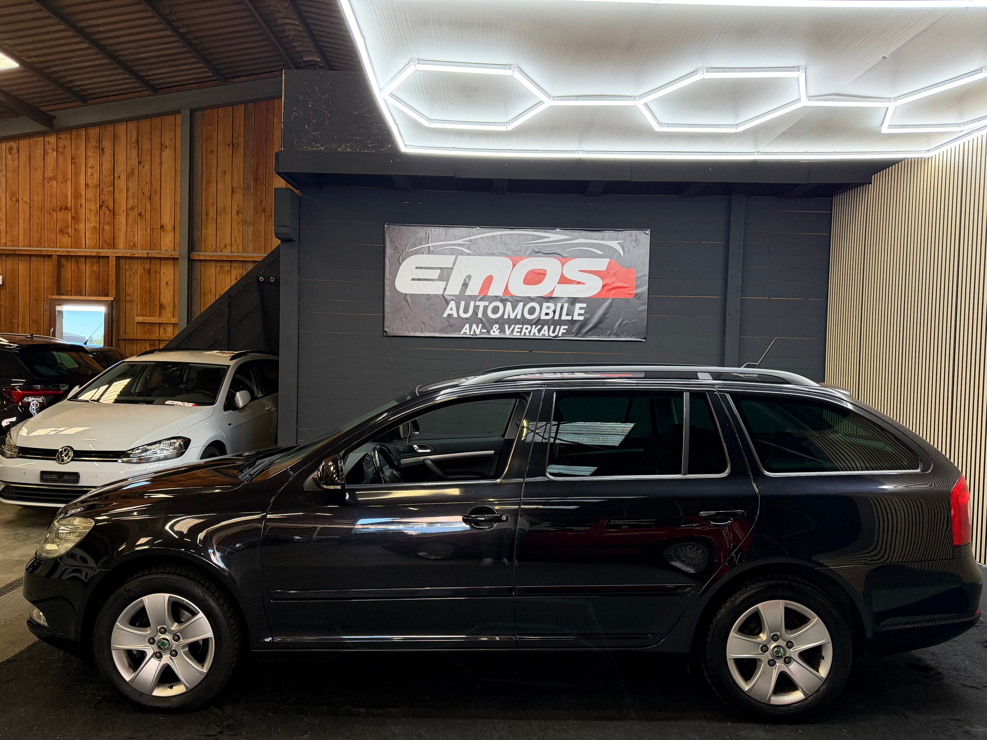 SKODA Octavia Combi 1.6 TDI Ambition DSG-image-3
