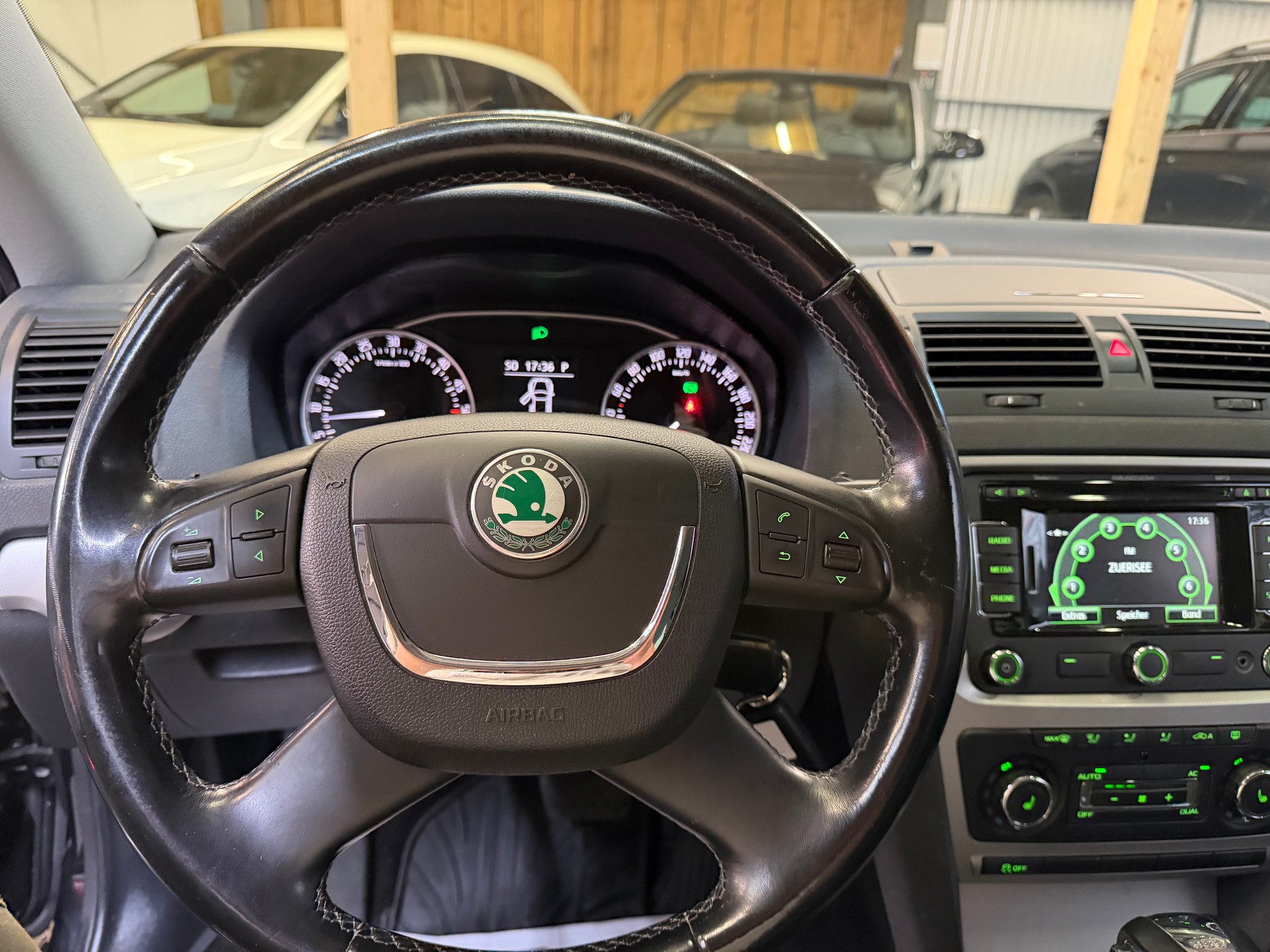 SKODA Octavia Combi 1.6 TDI Ambition DSG-image-14