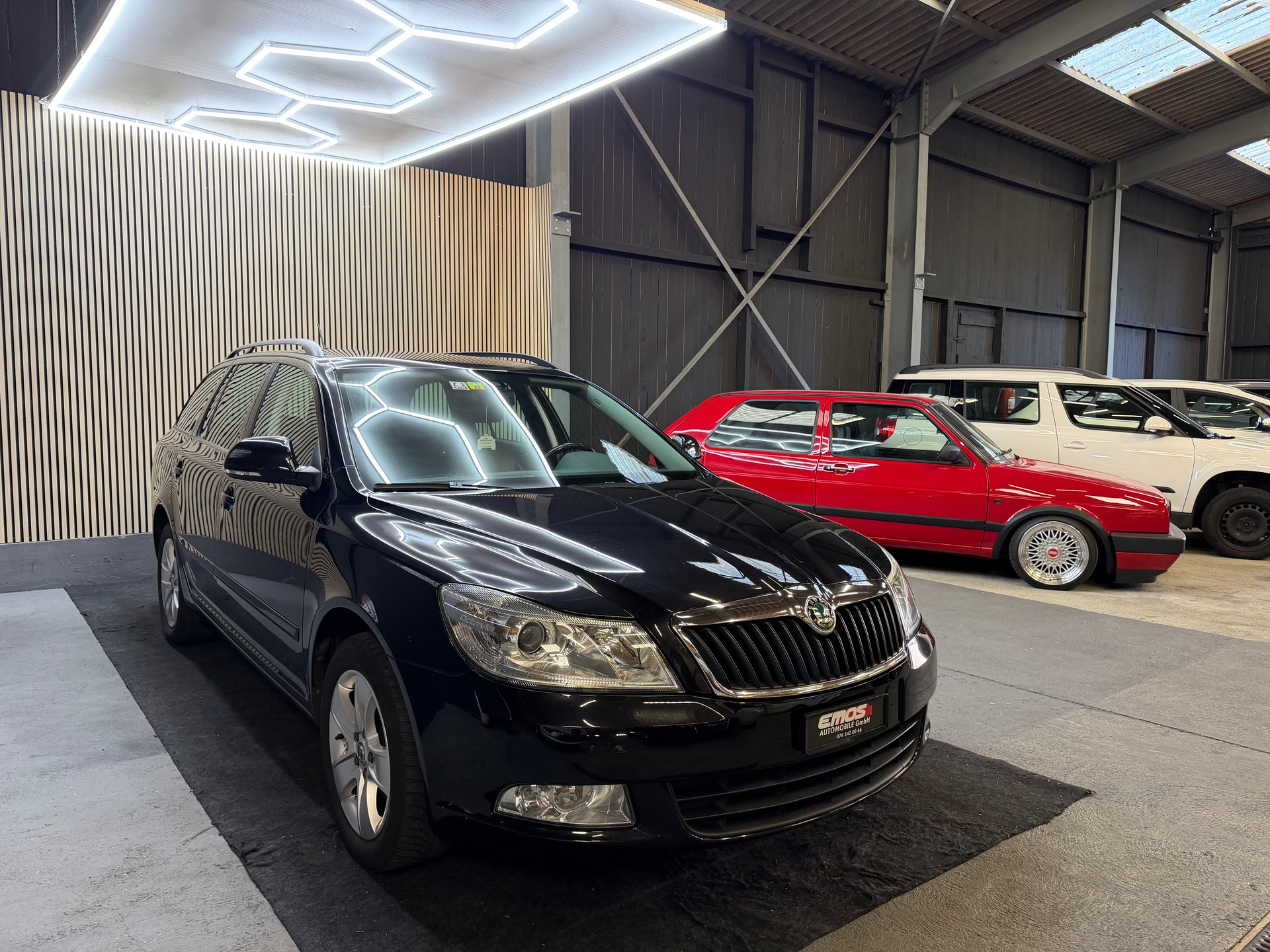 SKODA Octavia Combi 1.6 TDI Ambition DSG-image-2