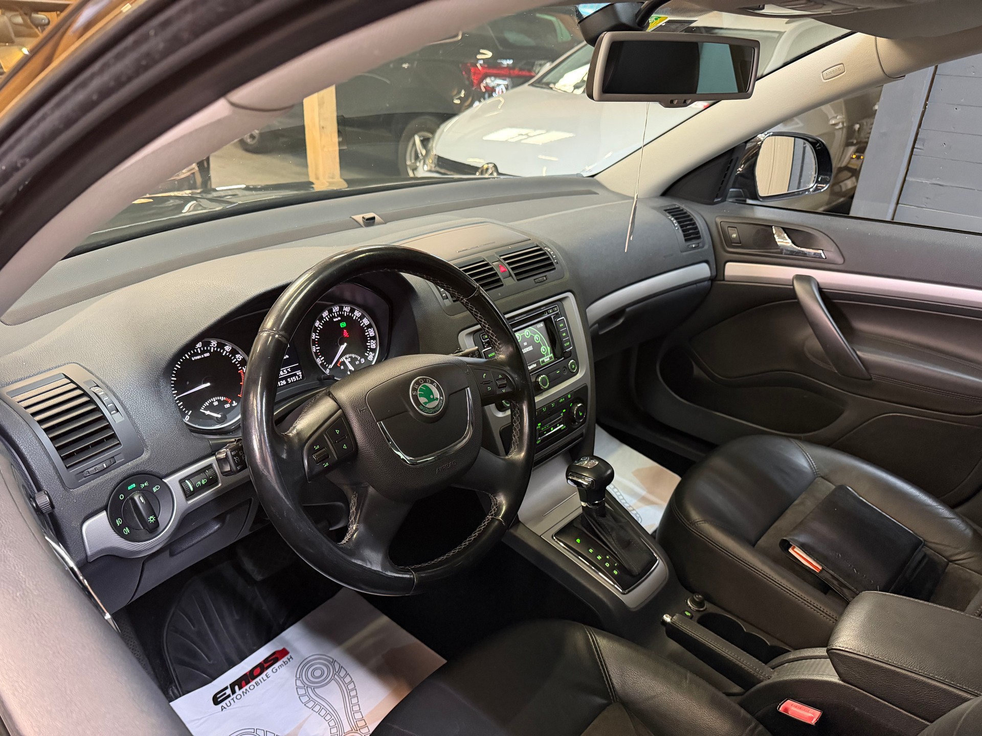 SKODA Octavia Combi 1.6 TDI Ambition DSG-image-9