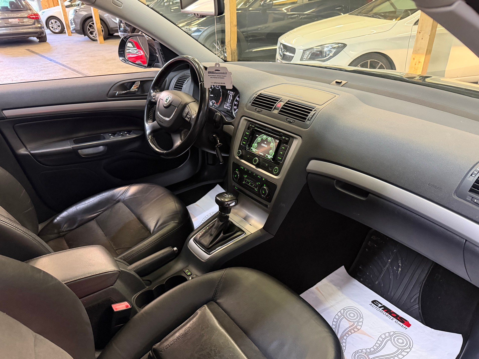 SKODA Octavia Combi 1.6 TDI Ambition DSG-image-8