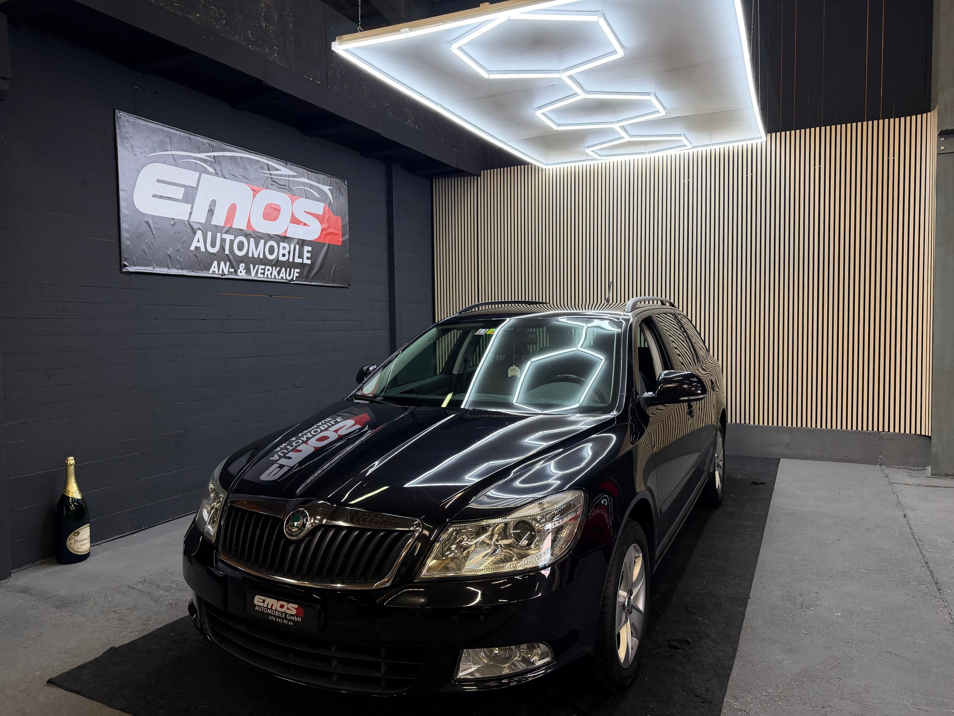 SKODA Octavia Combi 1.6 TDI Ambition DSG-image-0