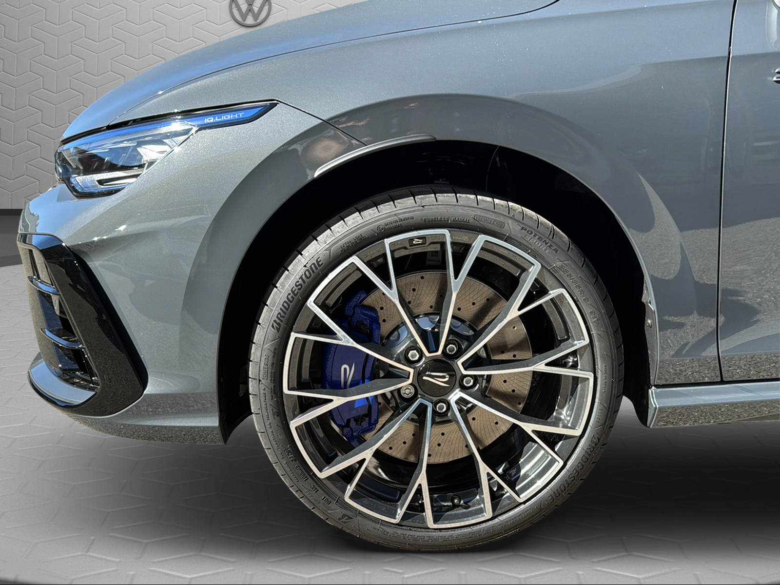 VW Golf 2.0 TSI R DSG 4 Motion-image-5