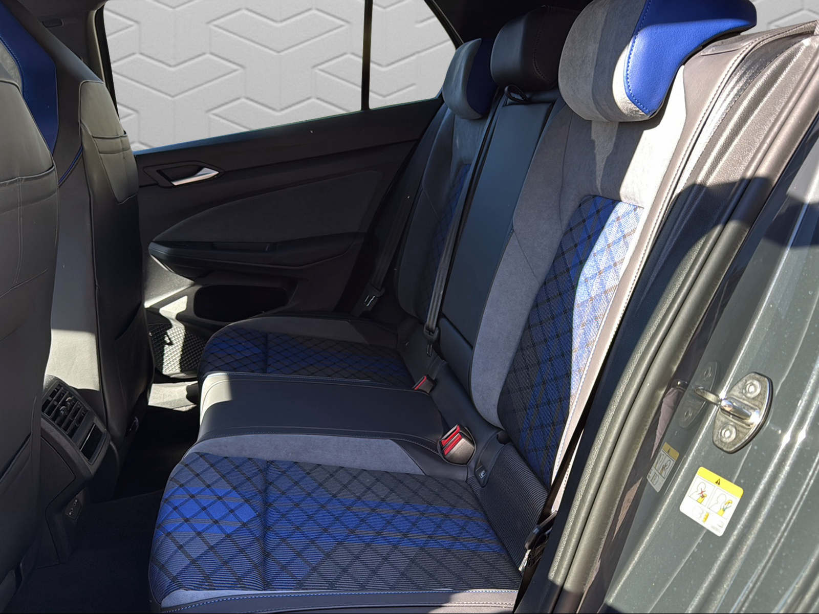 VW Golf 2.0 TSI R DSG 4 Motion-image-12