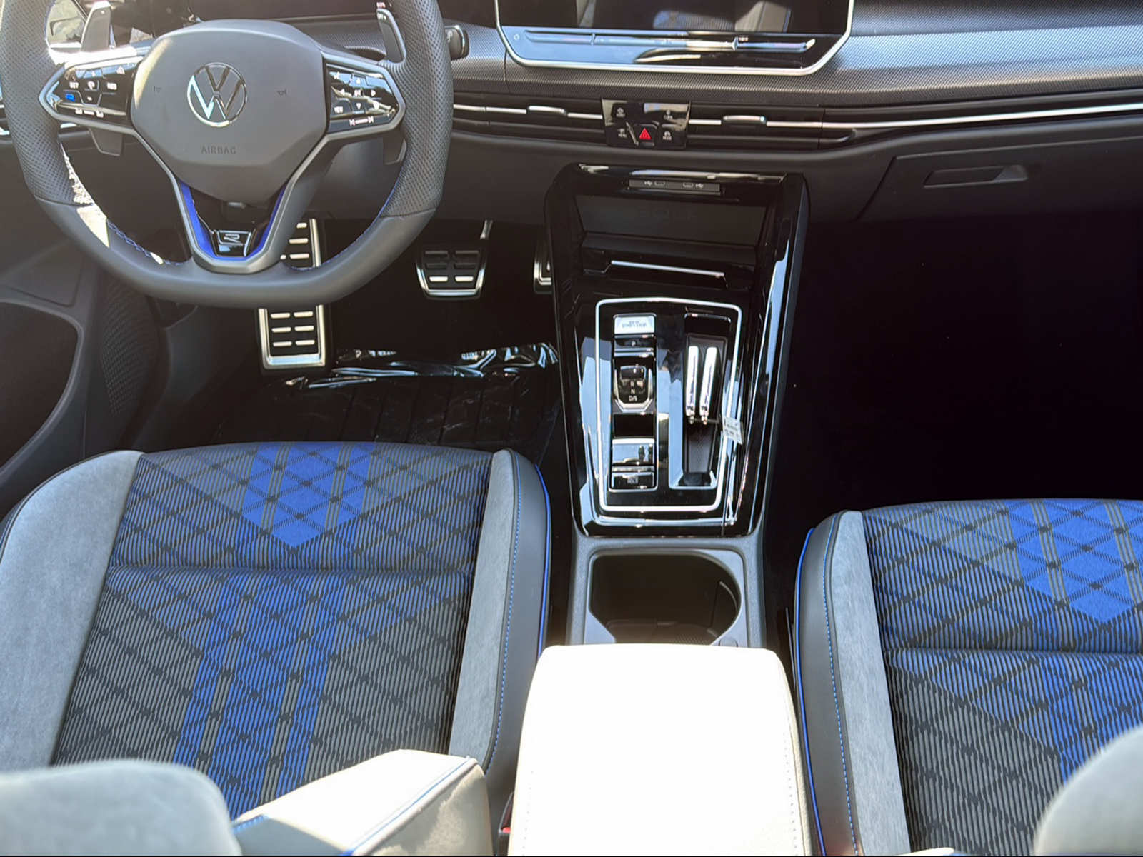VW Golf 2.0 TSI R DSG 4 Motion-image-11